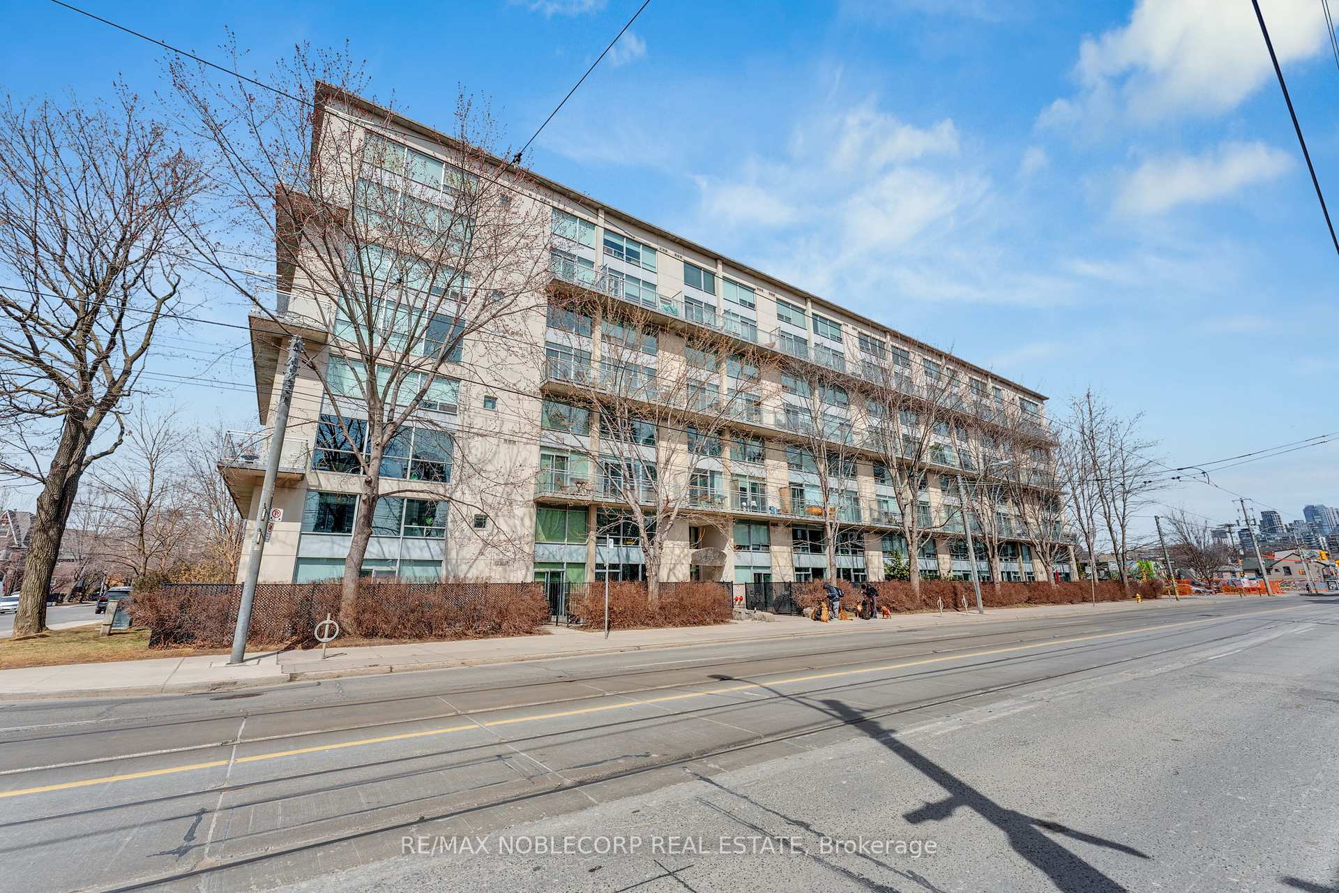 2 Bedrooms Condo at 954 King, Toronto For sale