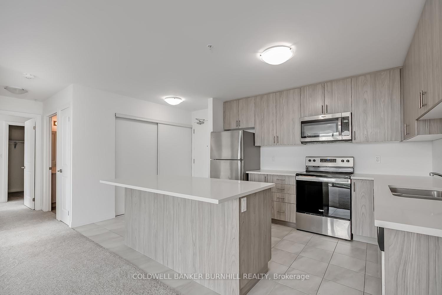2 Bedrooms Condo at 5 Hamilton, Hamilton For sale