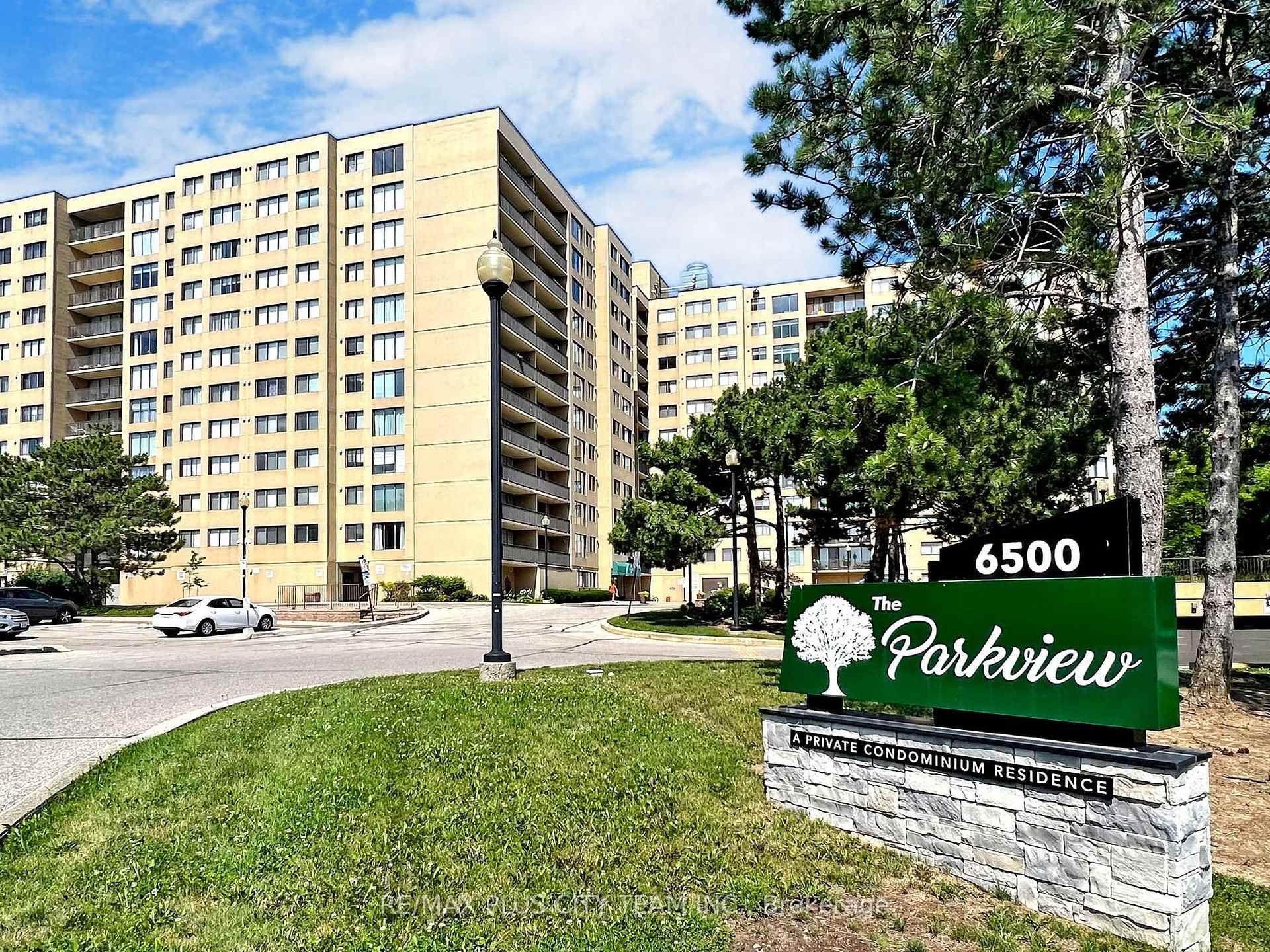 3 Bedrooms Condo at 6500 Montevideo,  Mississauga For sale