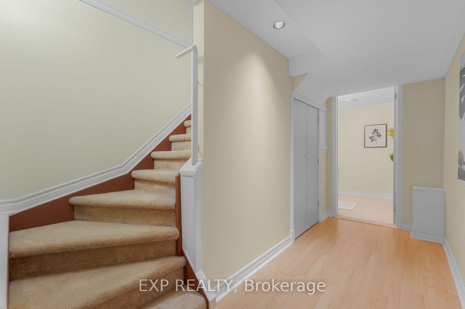 3 Bedrooms Condo at 1489 Heritage, Oakville For sale