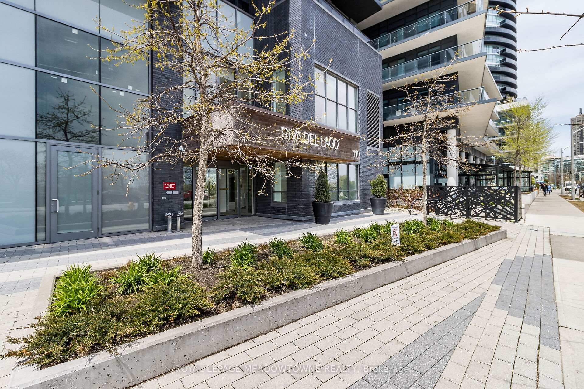 2 Bedrooms Condo at 110 Marine Parade, Toronto For sale