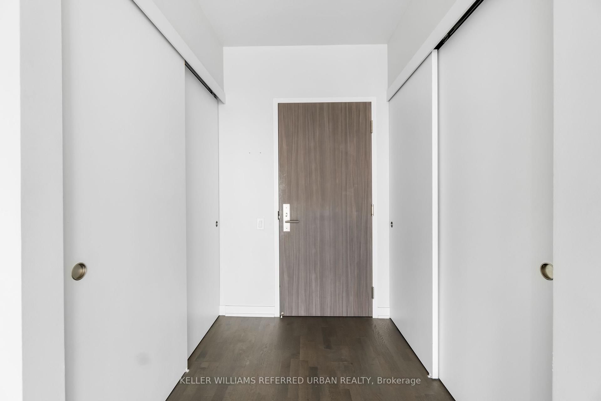 2 Bedrooms Condo at 185 Roehampton, Toronto For sale