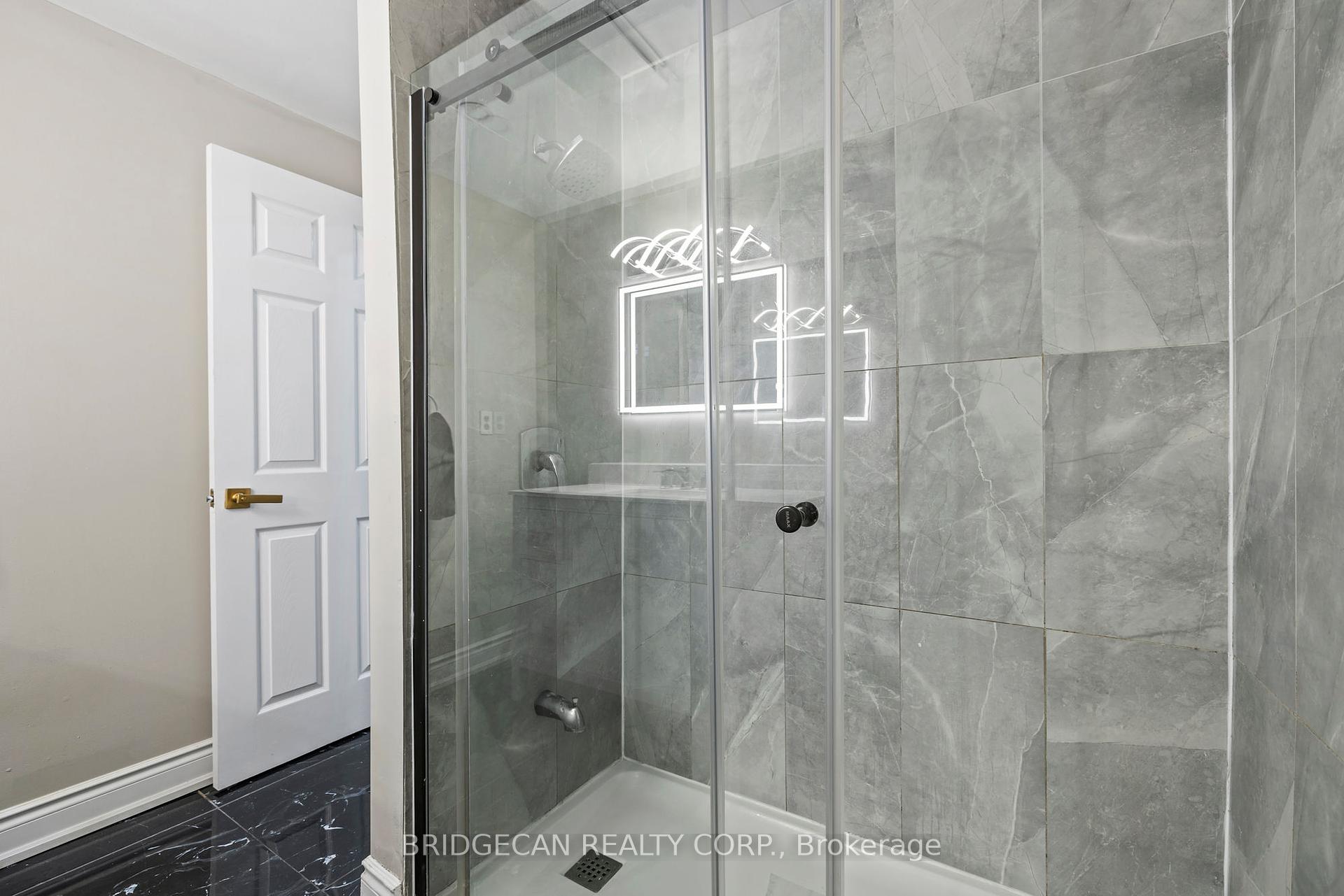 3 Bedrooms Condo at 151 Gateshead,  Hamilton For sale