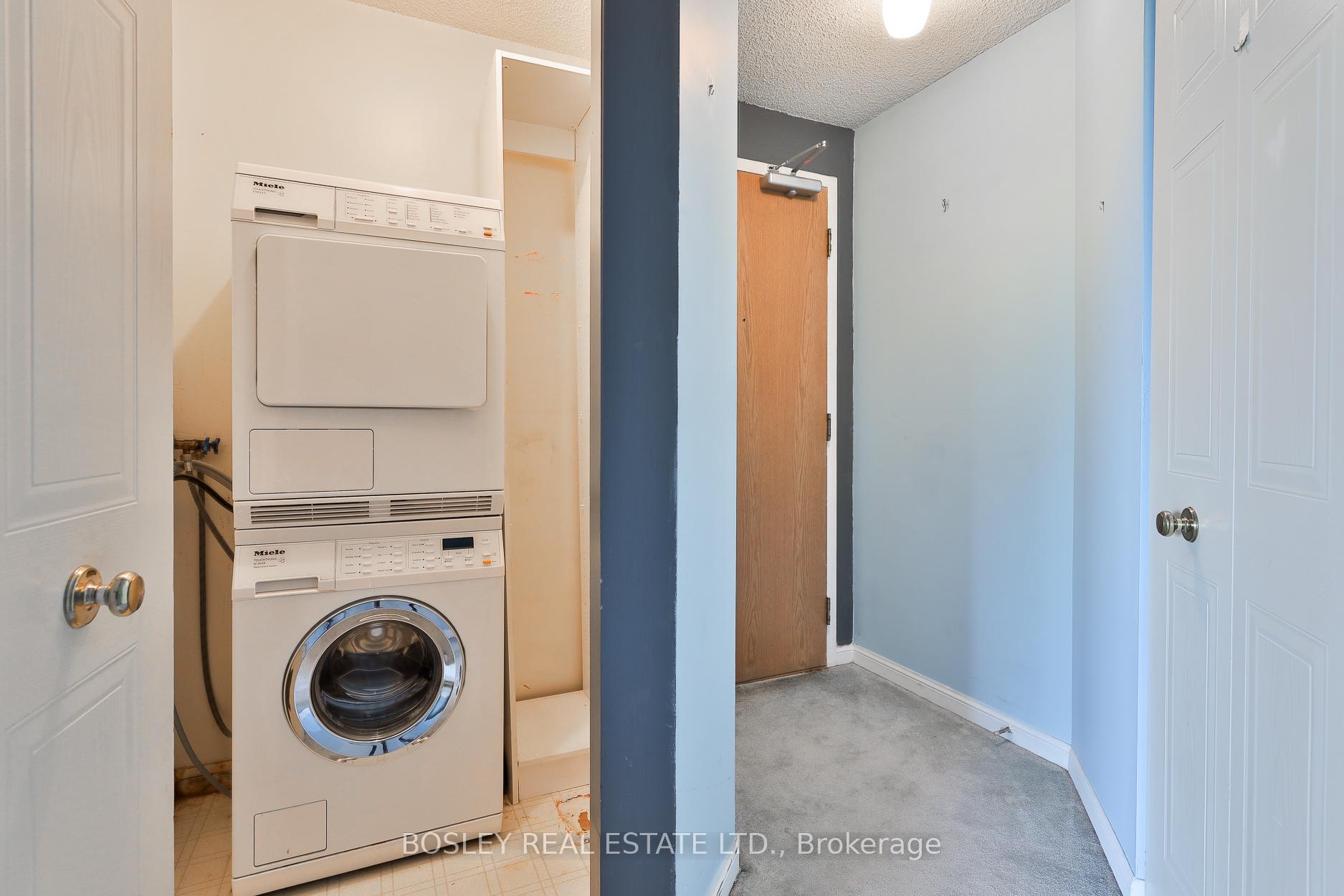 2 Bedrooms Condo at 3 Hickory Tree, Toronto For sale