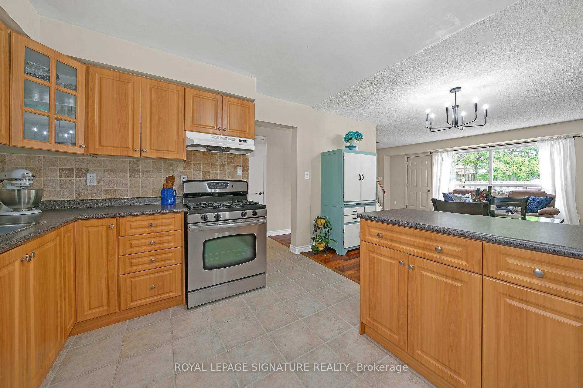 3 Bedrooms Condo at 5 Early Apple, Toronto For sale
