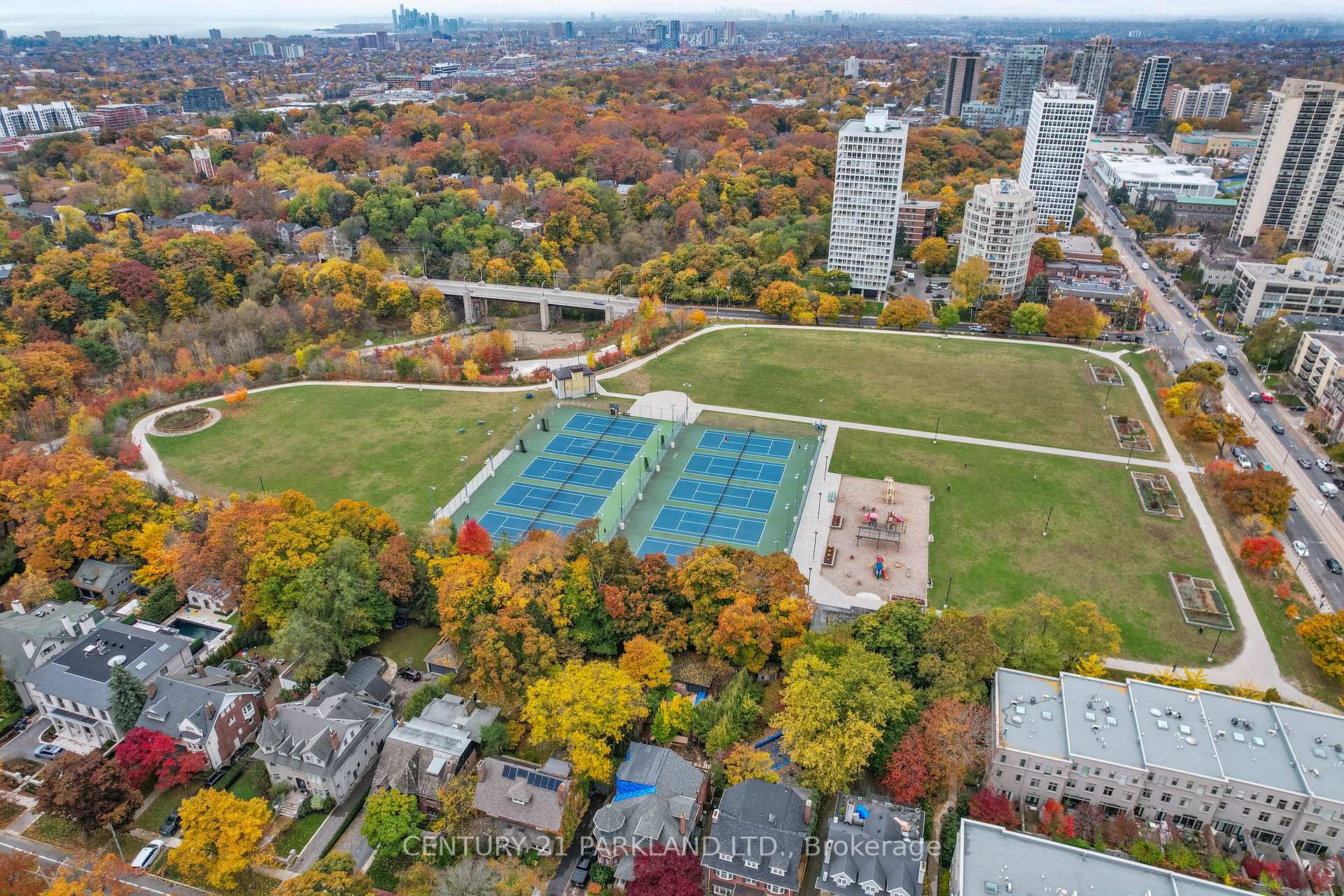 2 Bedrooms Condo at 155 St Clair, Toronto For sale