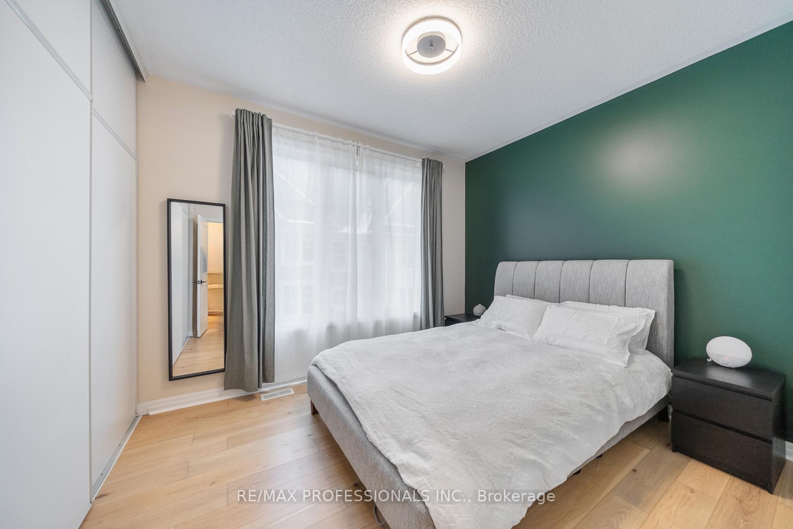 2 Bedrooms Condo at 1437 Lakeshore,  Mississauga For sale
