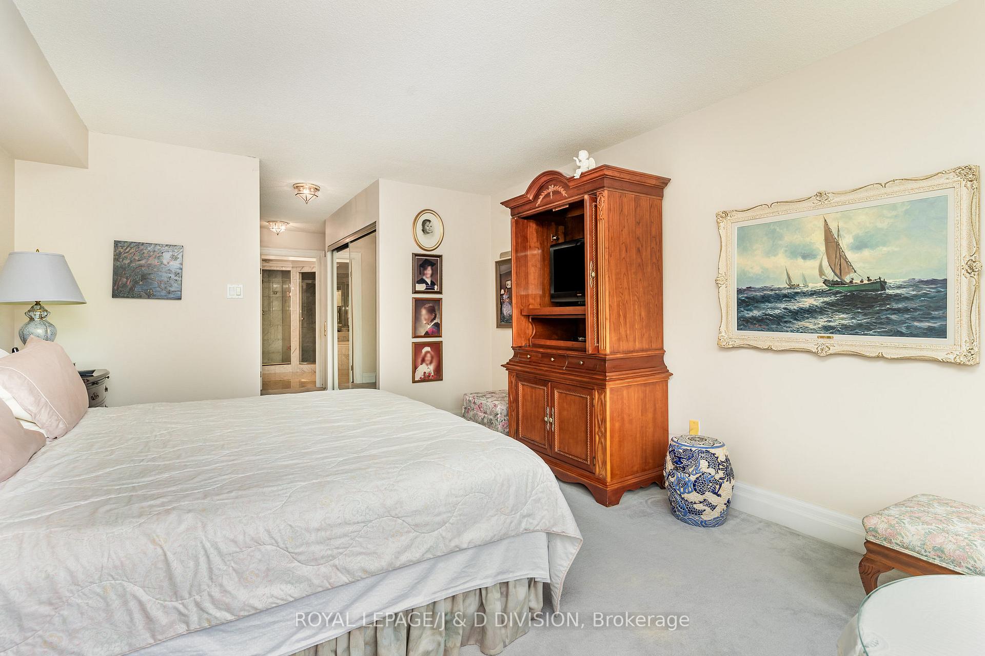 3 Bedrooms Condo at 225 The Donway, Toronto For sale