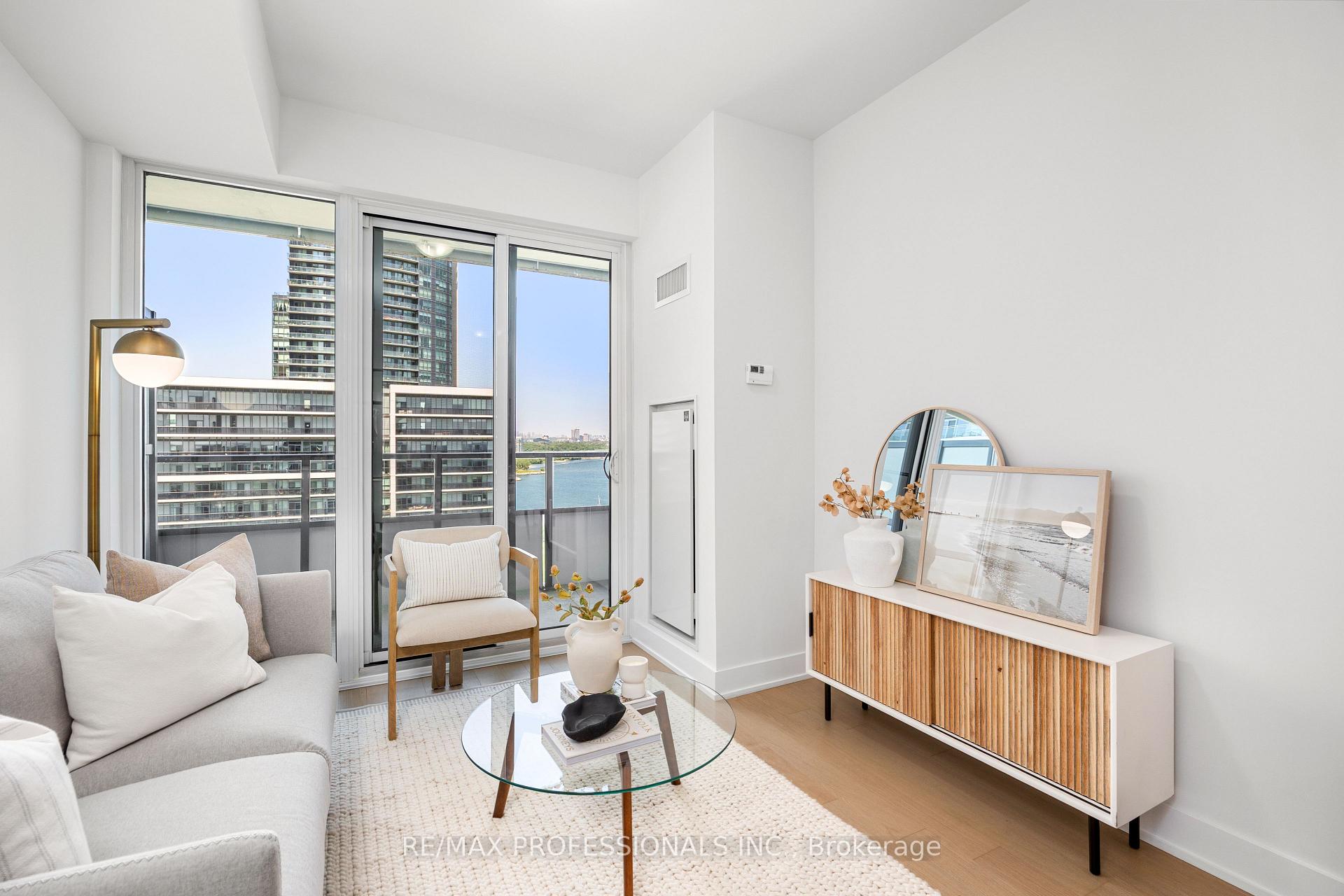 2 Bedrooms Condo at 20 Shore Breeze, Toronto For sale