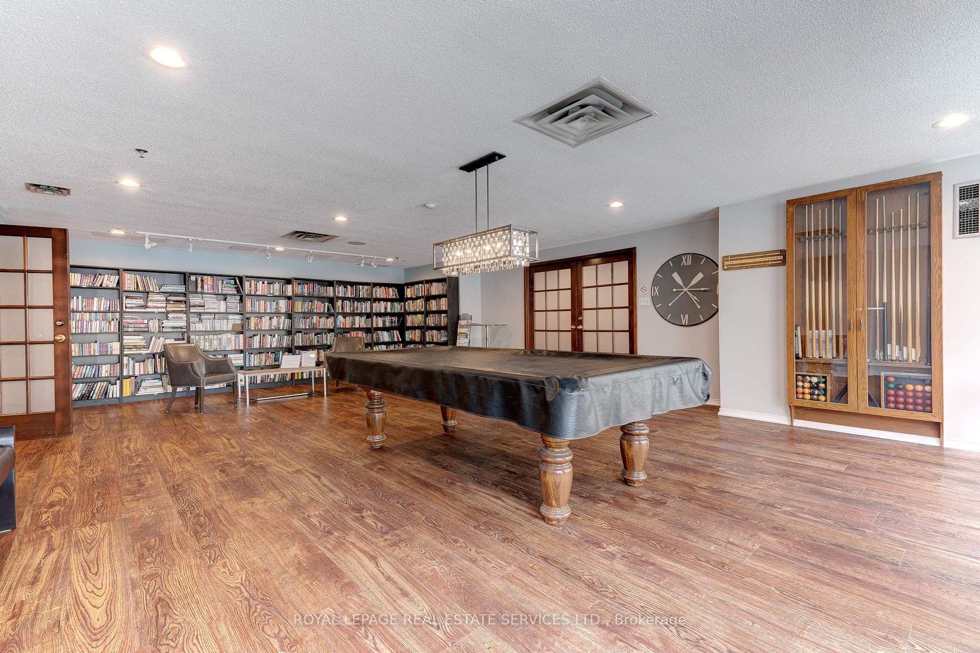 2 Bedrooms Condo at 2511 Lakeshore,  Oakville For sale