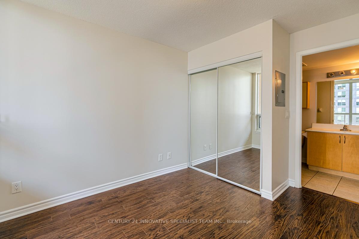 2 Bedrooms Condo at 4080 Living Arts,  Mississauga For sale