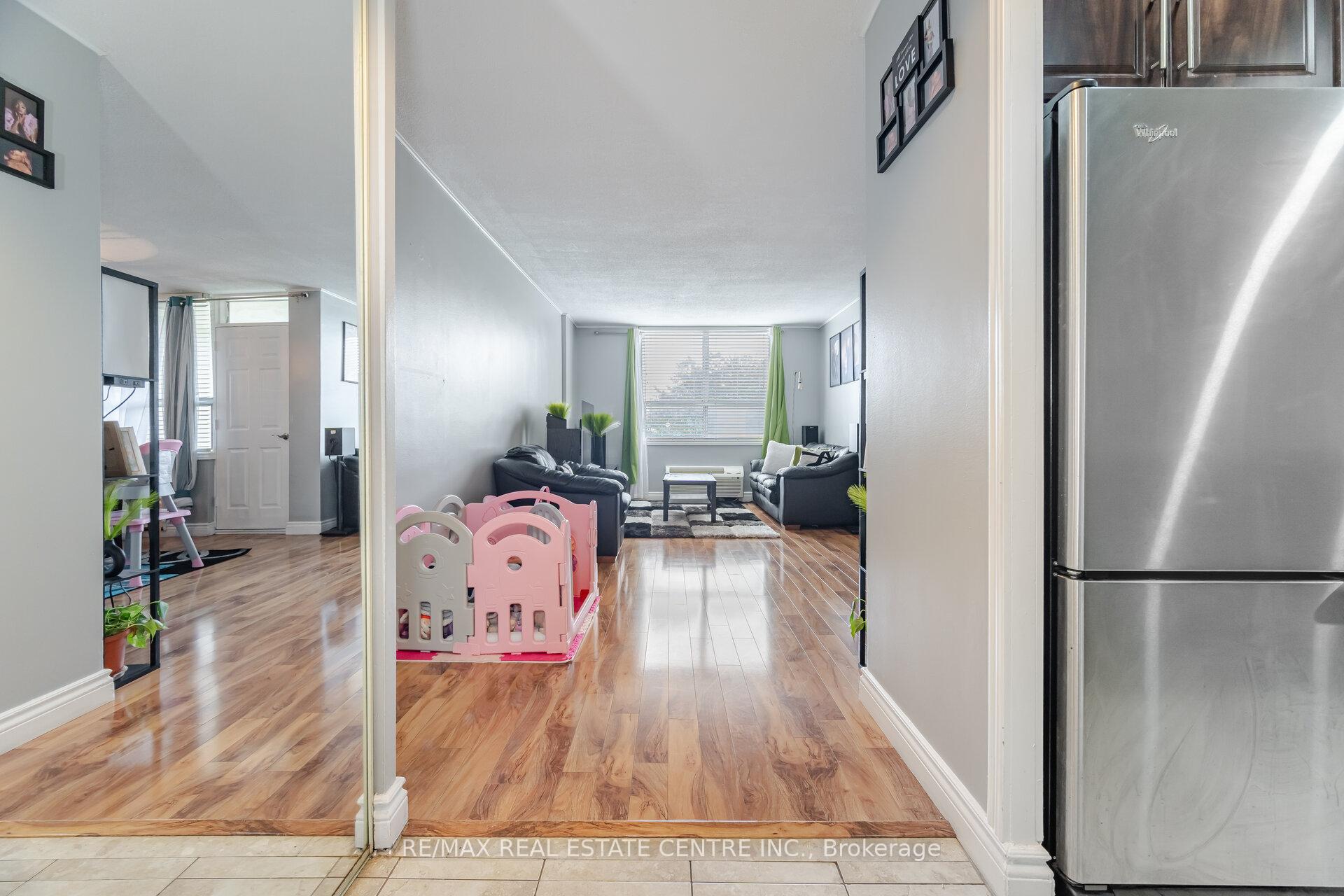 2 Bedrooms Condo at 2825 Islington, Toronto For sale