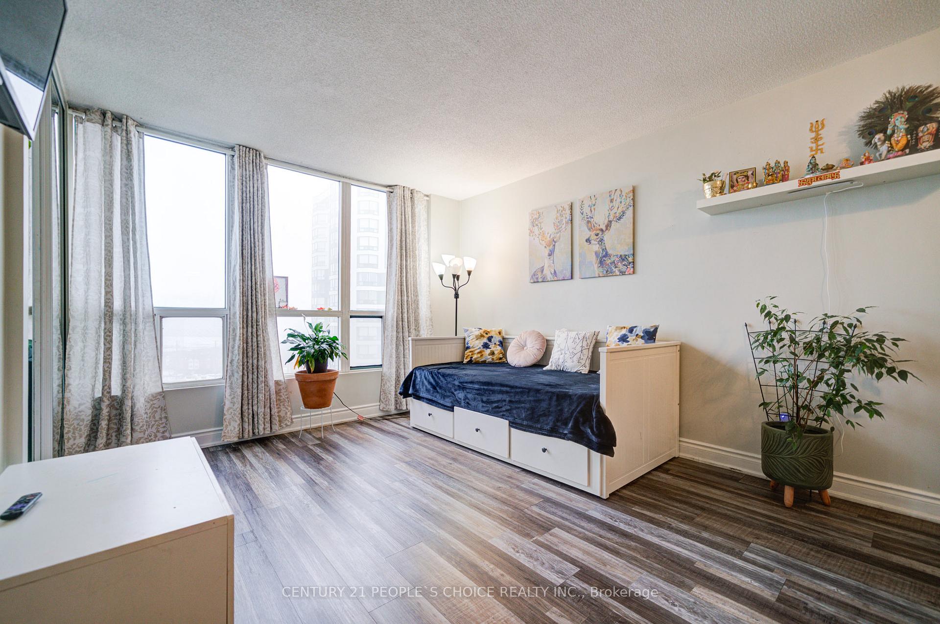 3 Bedrooms Condo at 4460 Tucana, Mississauga For sale