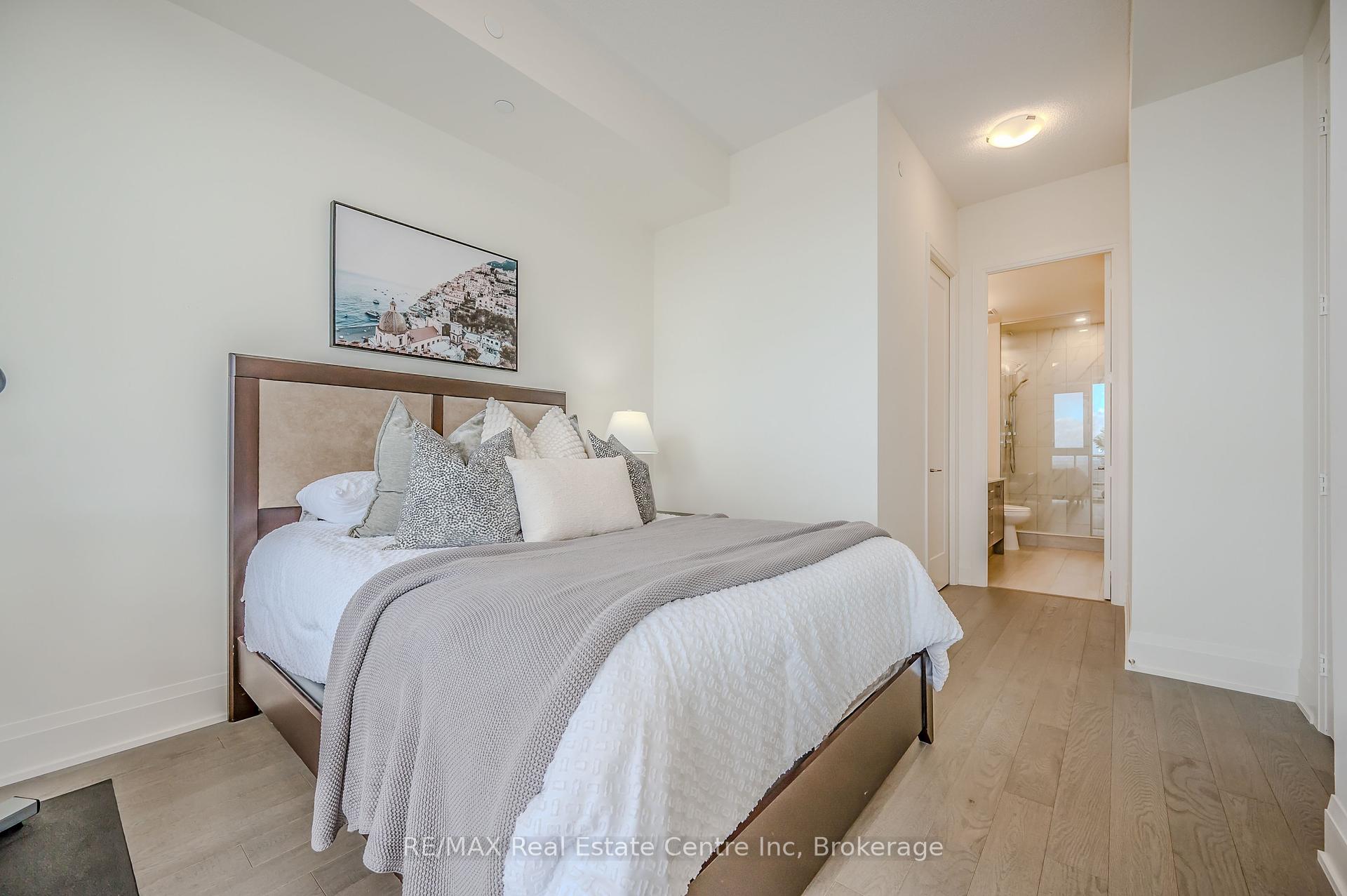 2 Bedrooms Condo at 9000 Jane, Vaughan For sale