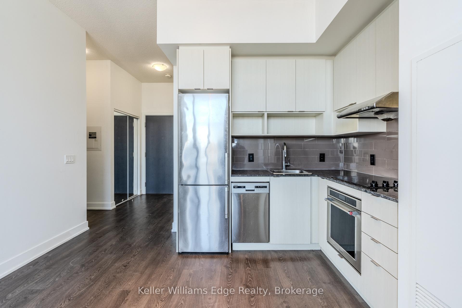 2 Bedrooms Condo at 7 Mabelle,  Toronto For sale