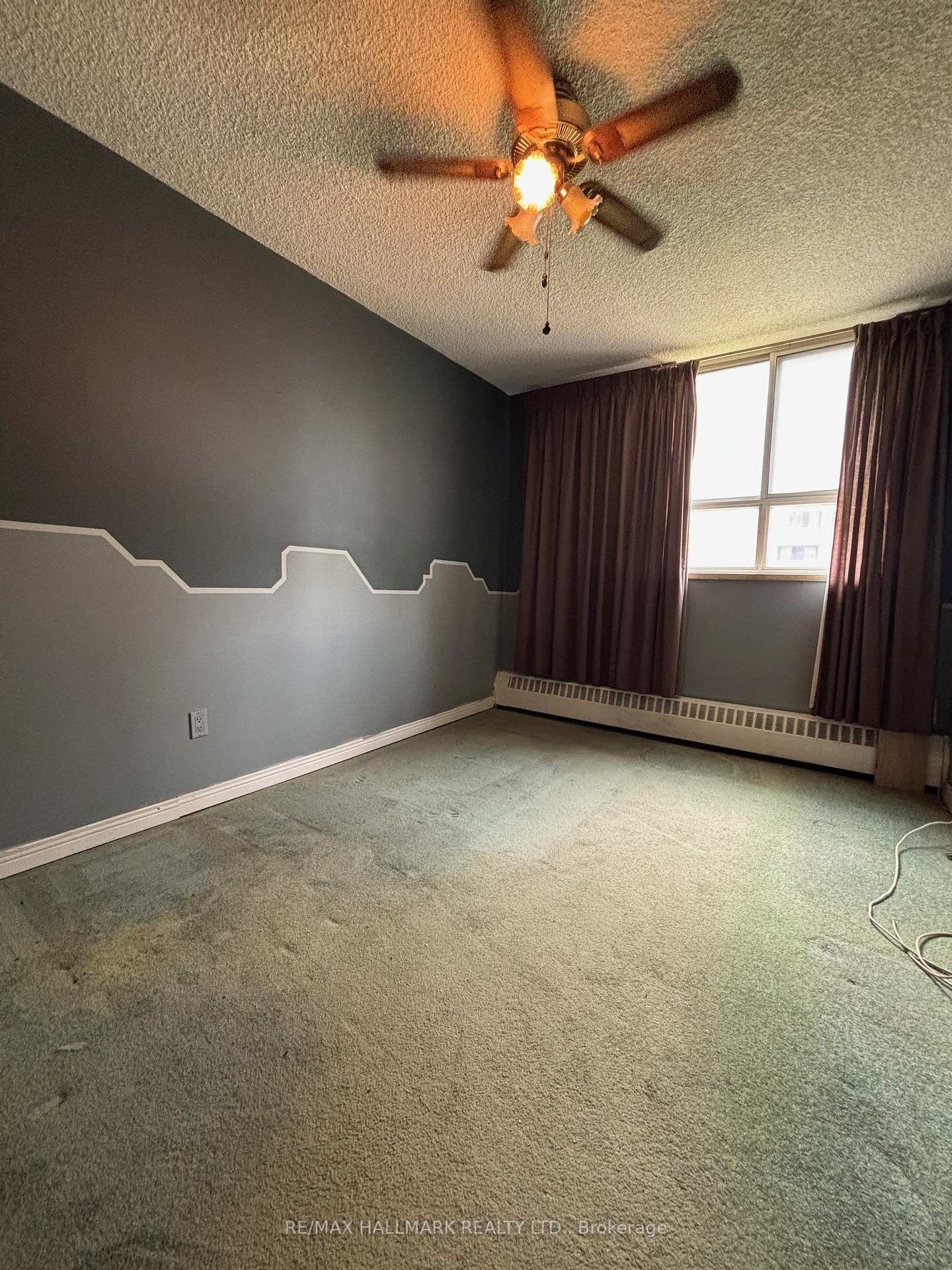 3 Bedrooms Condo at 1625 Bloor, Mississauga For sale