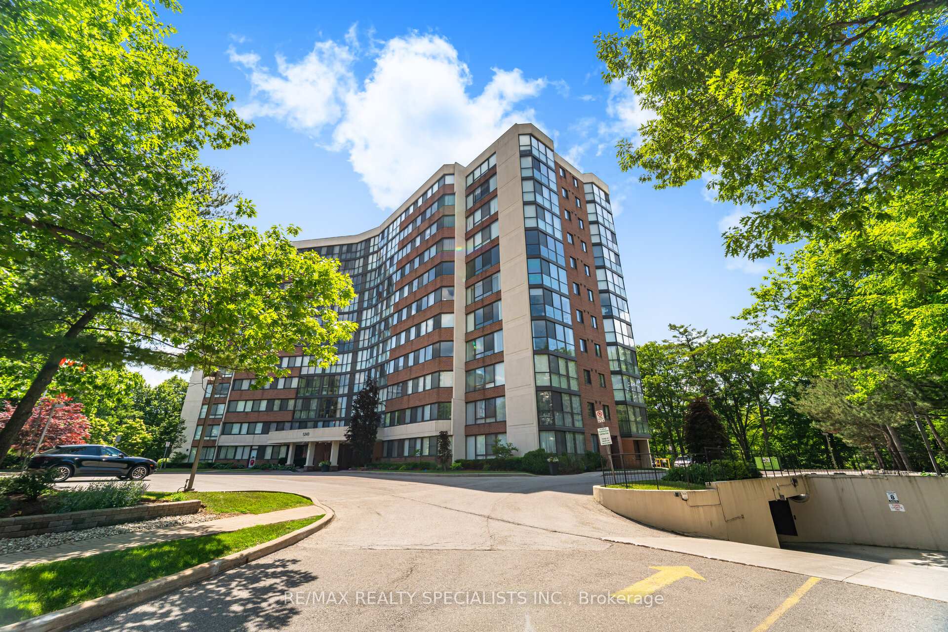 3 Bedrooms Condo at 1240 Marlborough, Oakville For sale