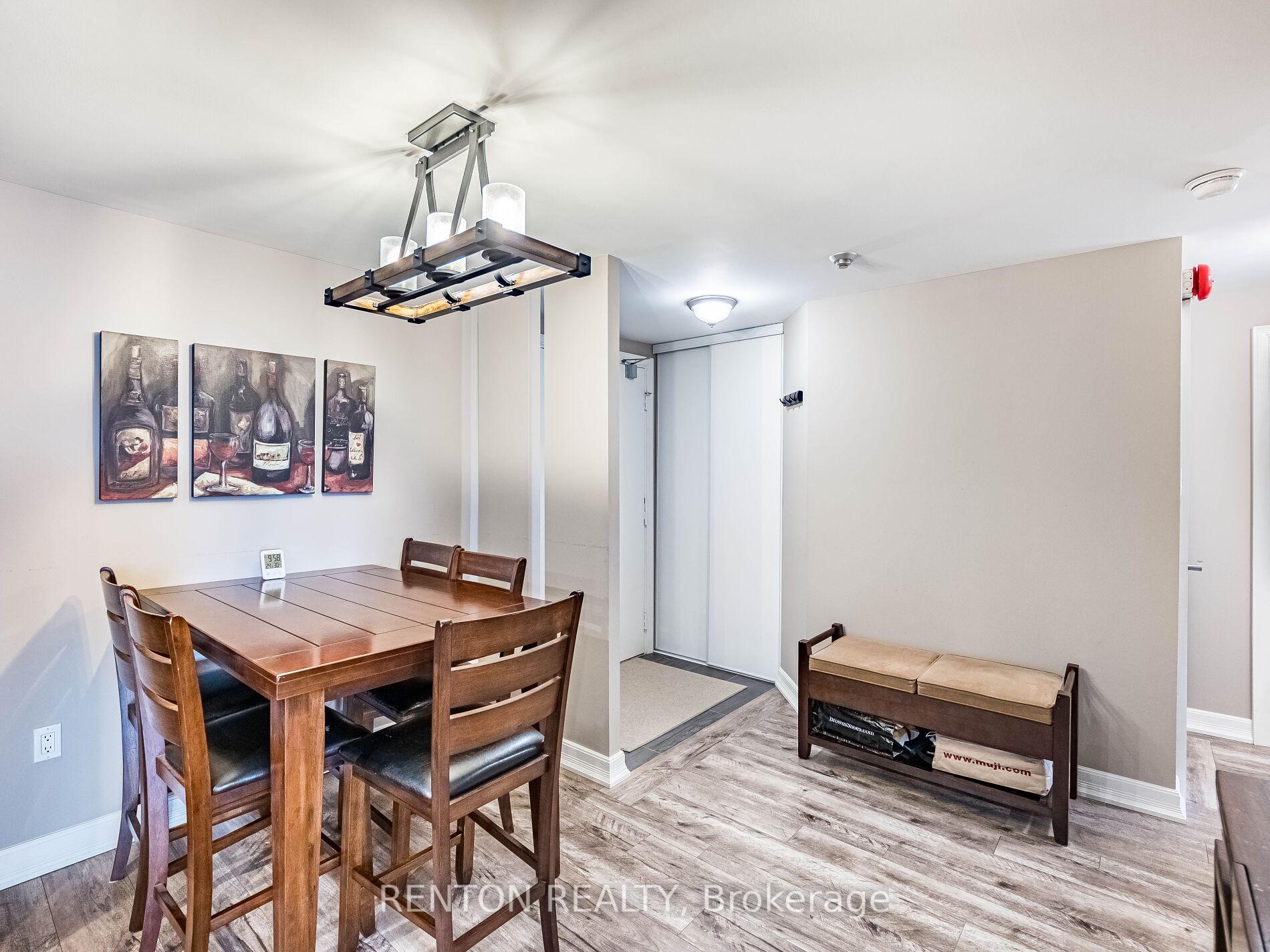 2 Bedrooms Condo at 6720 Glen Erin,  Mississauga For sale