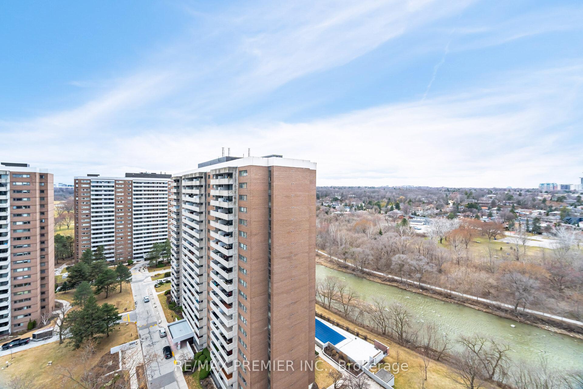 2 Bedrooms Condo at 270 Scarlett, Toronto For sale