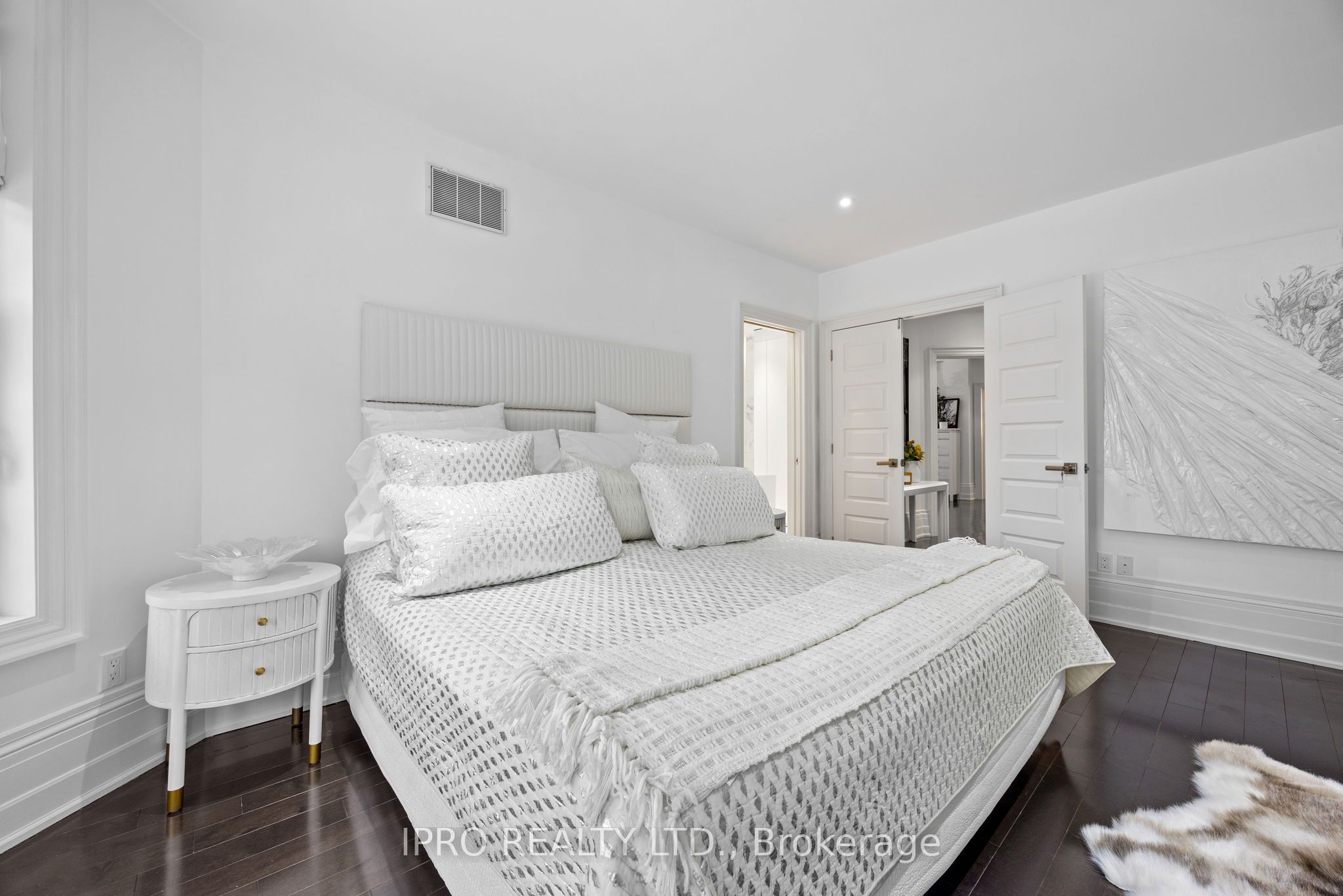 20 Fairview Boulevard, Toronto, ON M4K 1L9