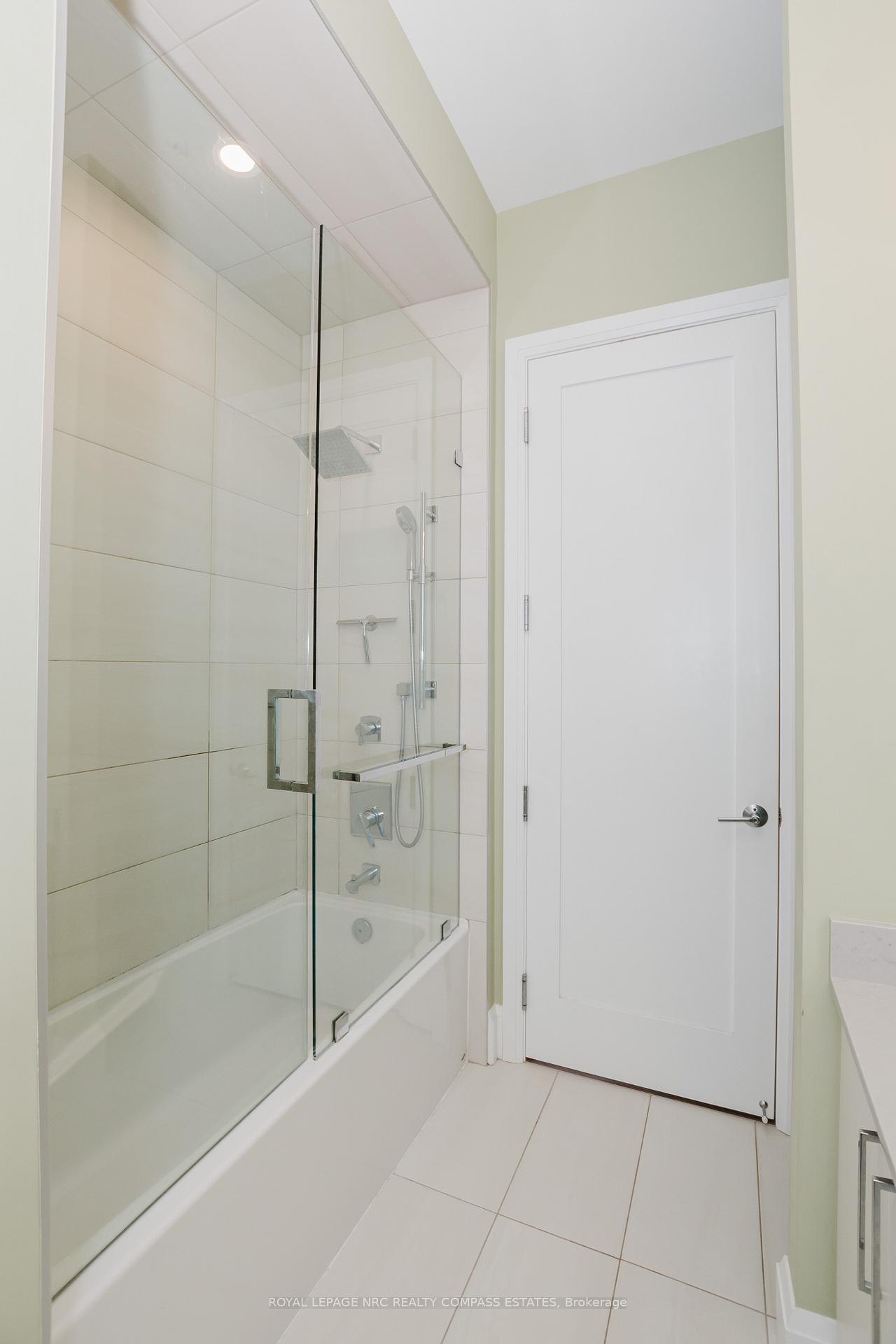 2 Bedrooms Condo at 118 King,  Hamilton For sale