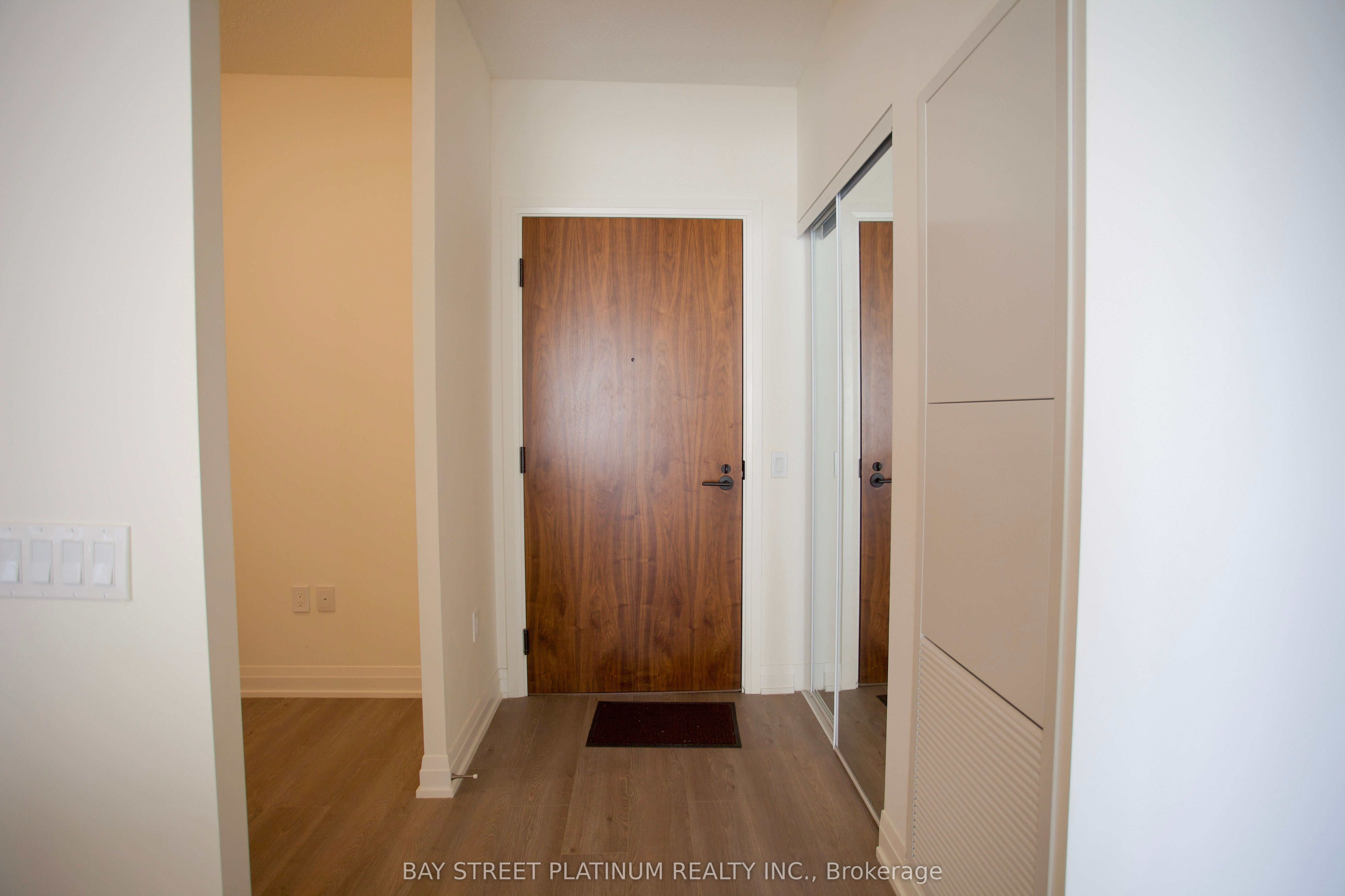509 DUNDAS Street, #602