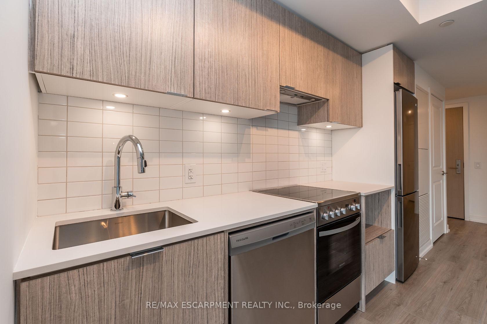 2 Bedrooms Condo at 395 Bloor, Toronto For sale