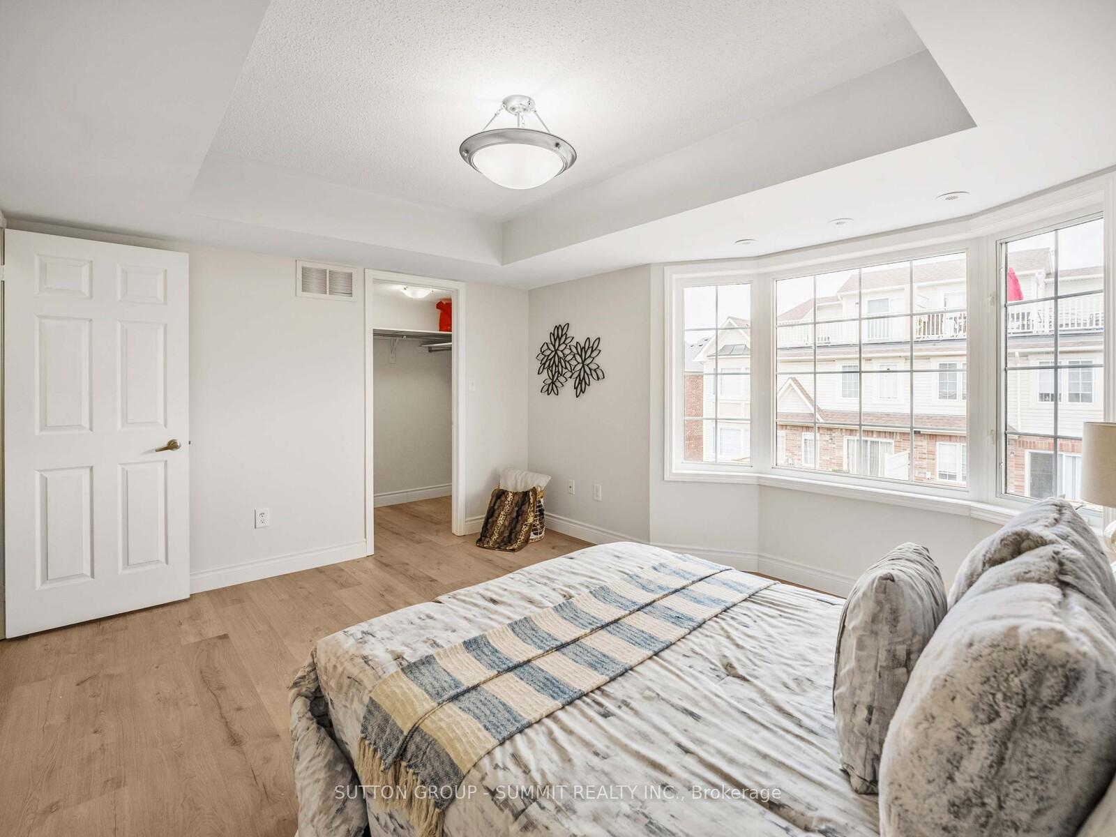 3 Bedrooms Condo at 614 Shoreline, Mississauga For sale