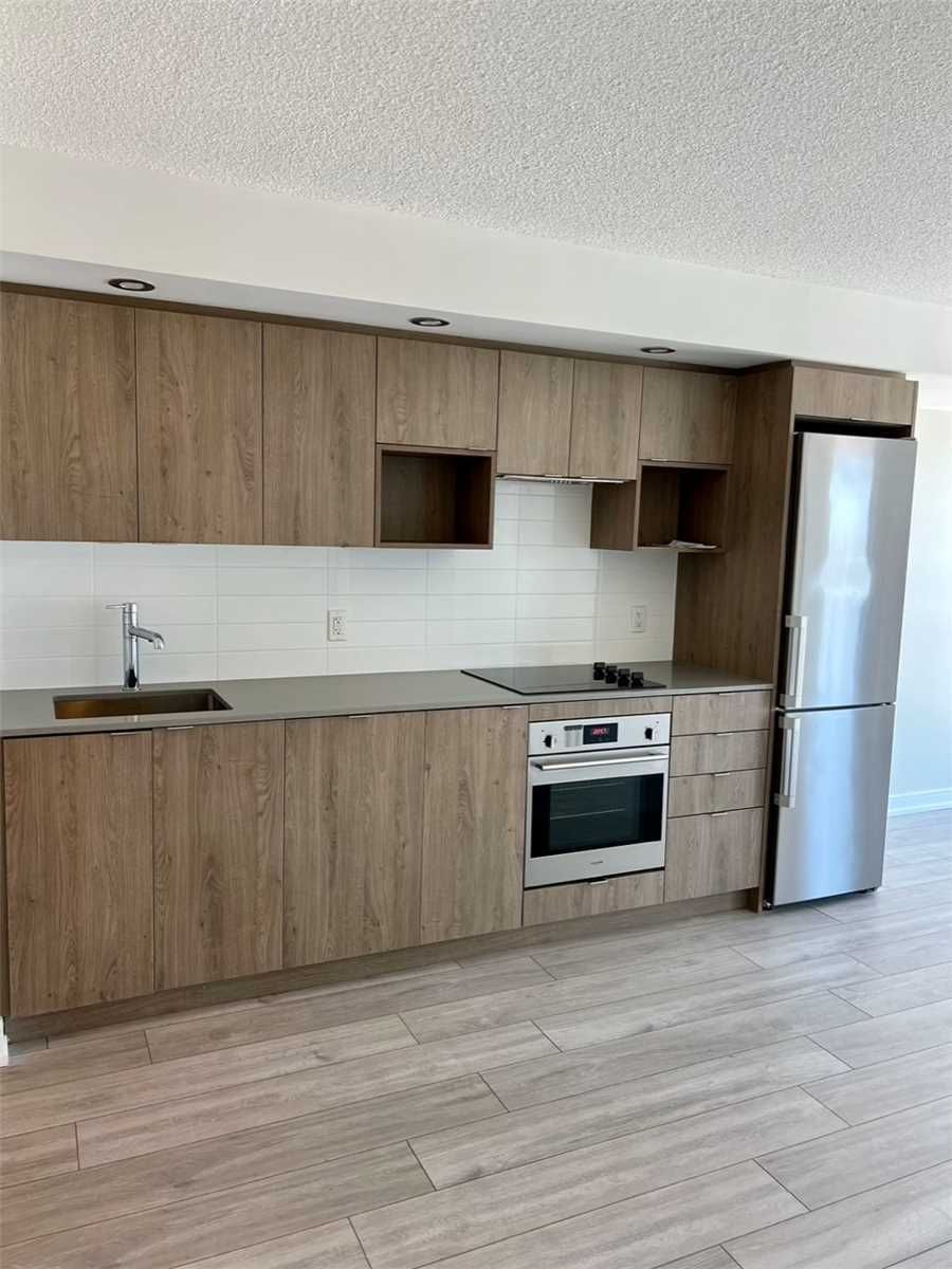 225 Village Green Square 701