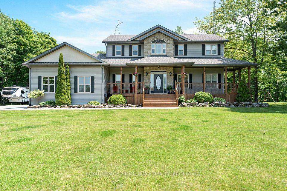 10 Owen Avenue, Front of Leeds & Seeleys Bay, ON K7G 2V4