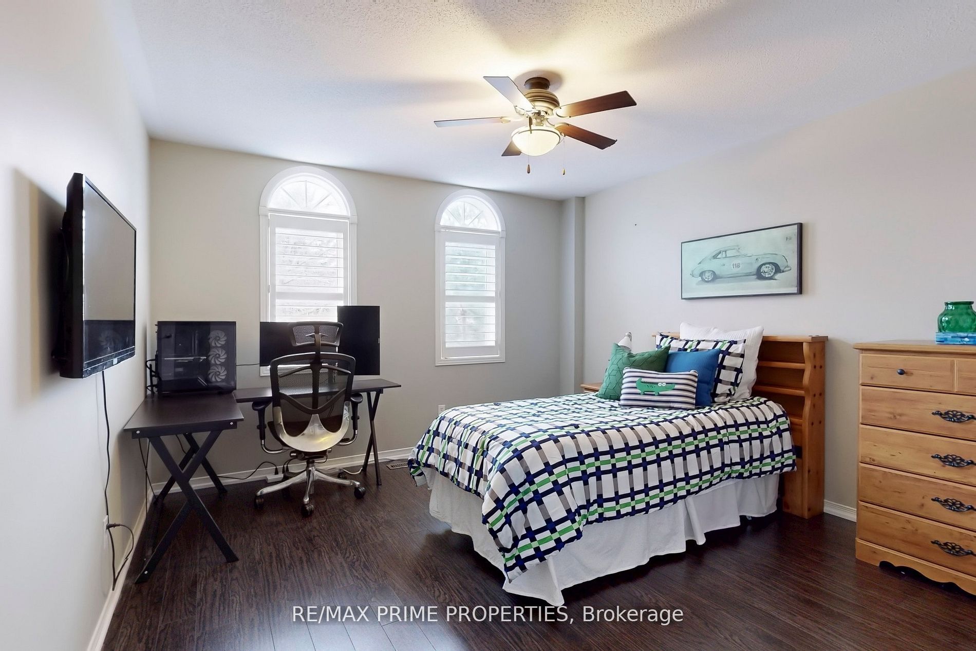 32 KENNETT Drive