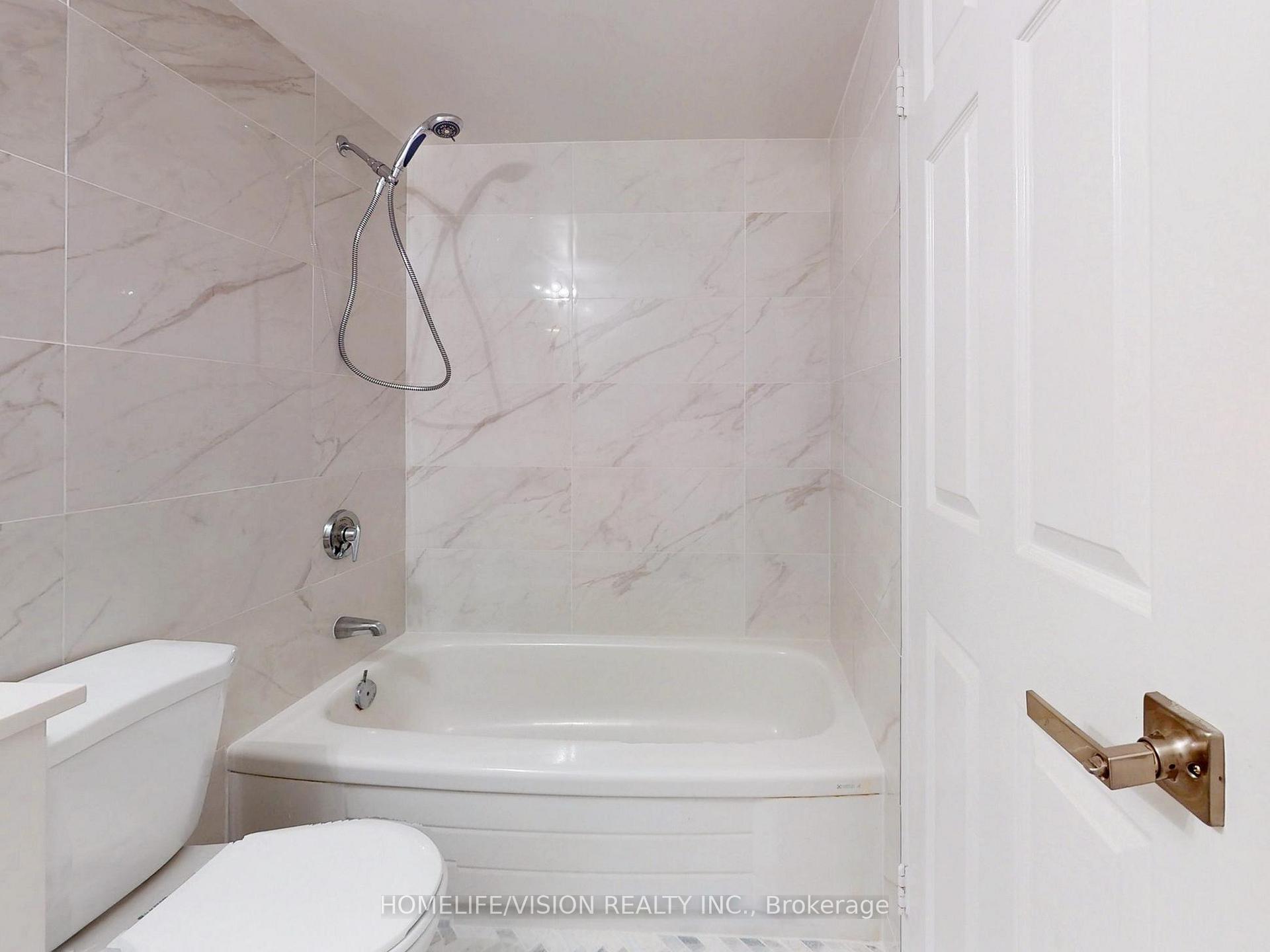 3 Bedrooms Condo at 205 Wynford, Toronto For sale