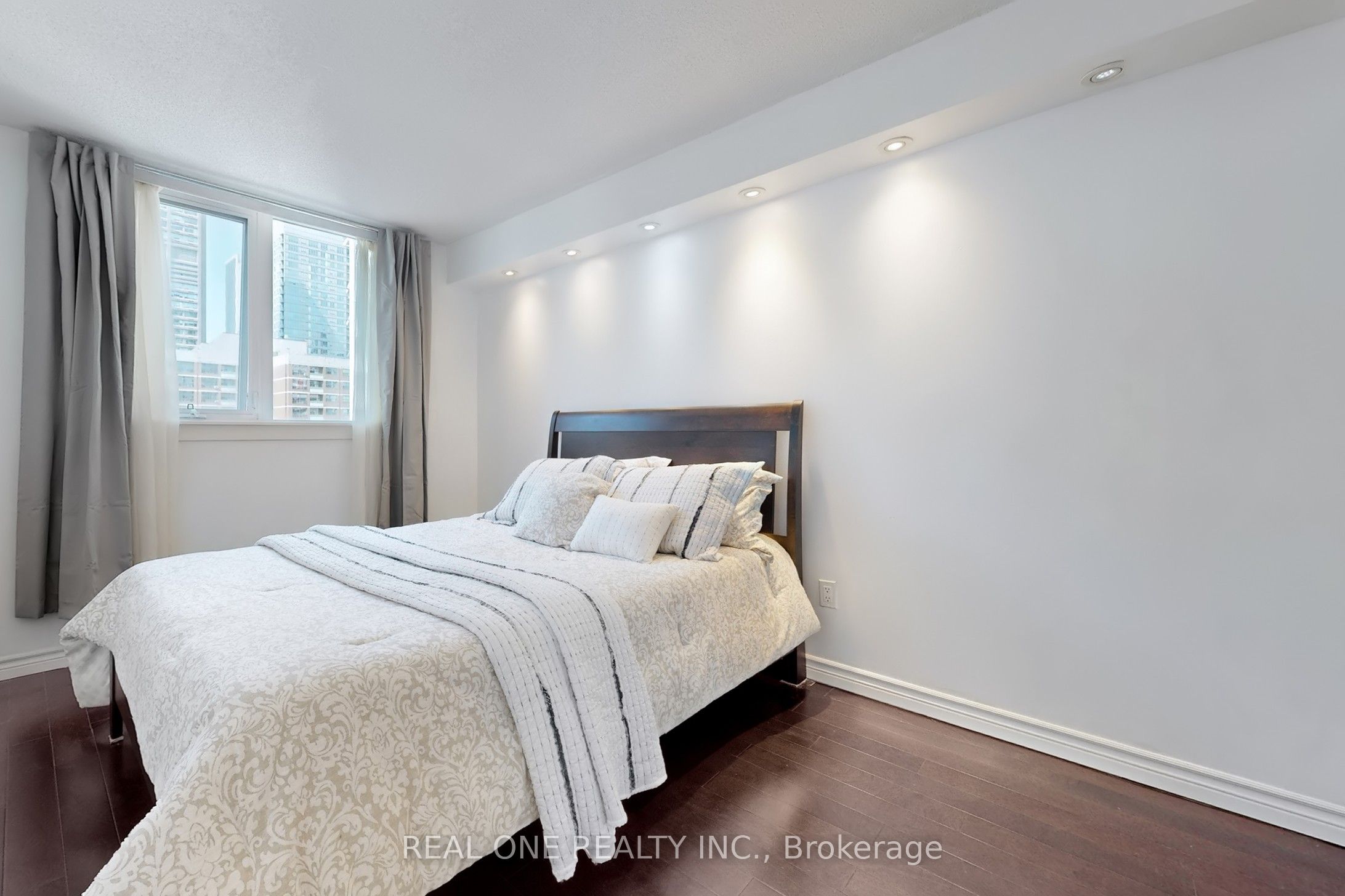 1055 Bay Street, #1816