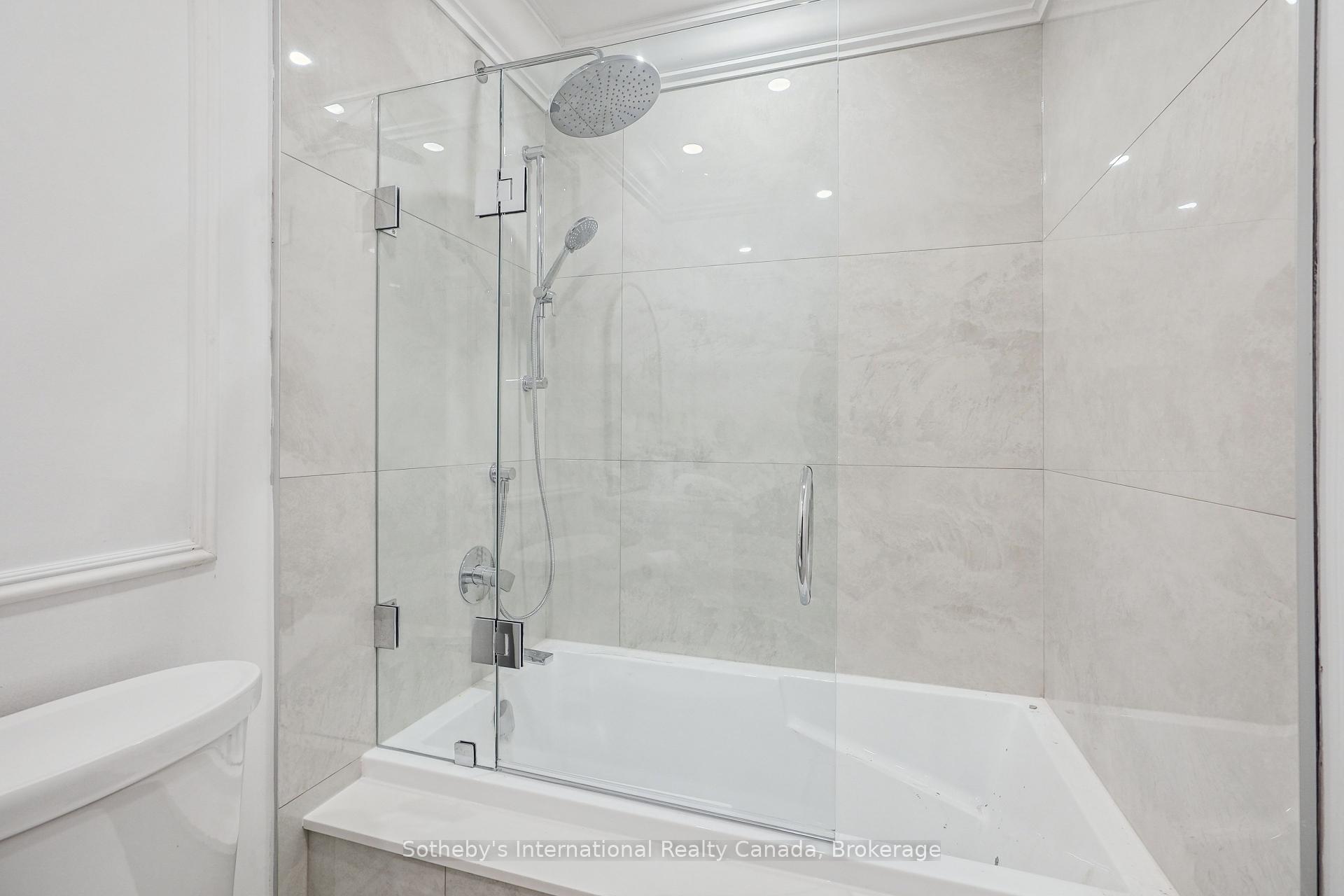 2 Bedrooms Condo at 35 Duke, Hamilton For sale