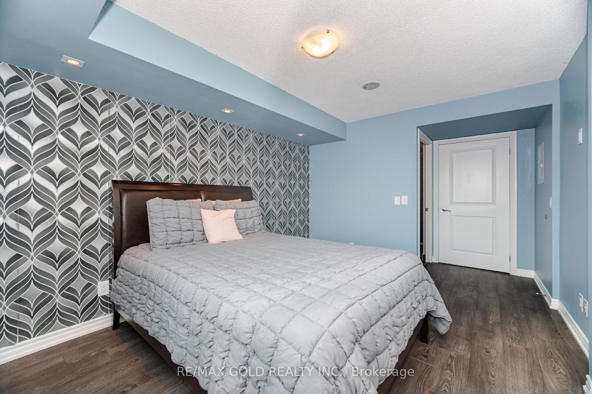 2 Bedrooms Condo at 7730 Kipling, Vaughan For sale