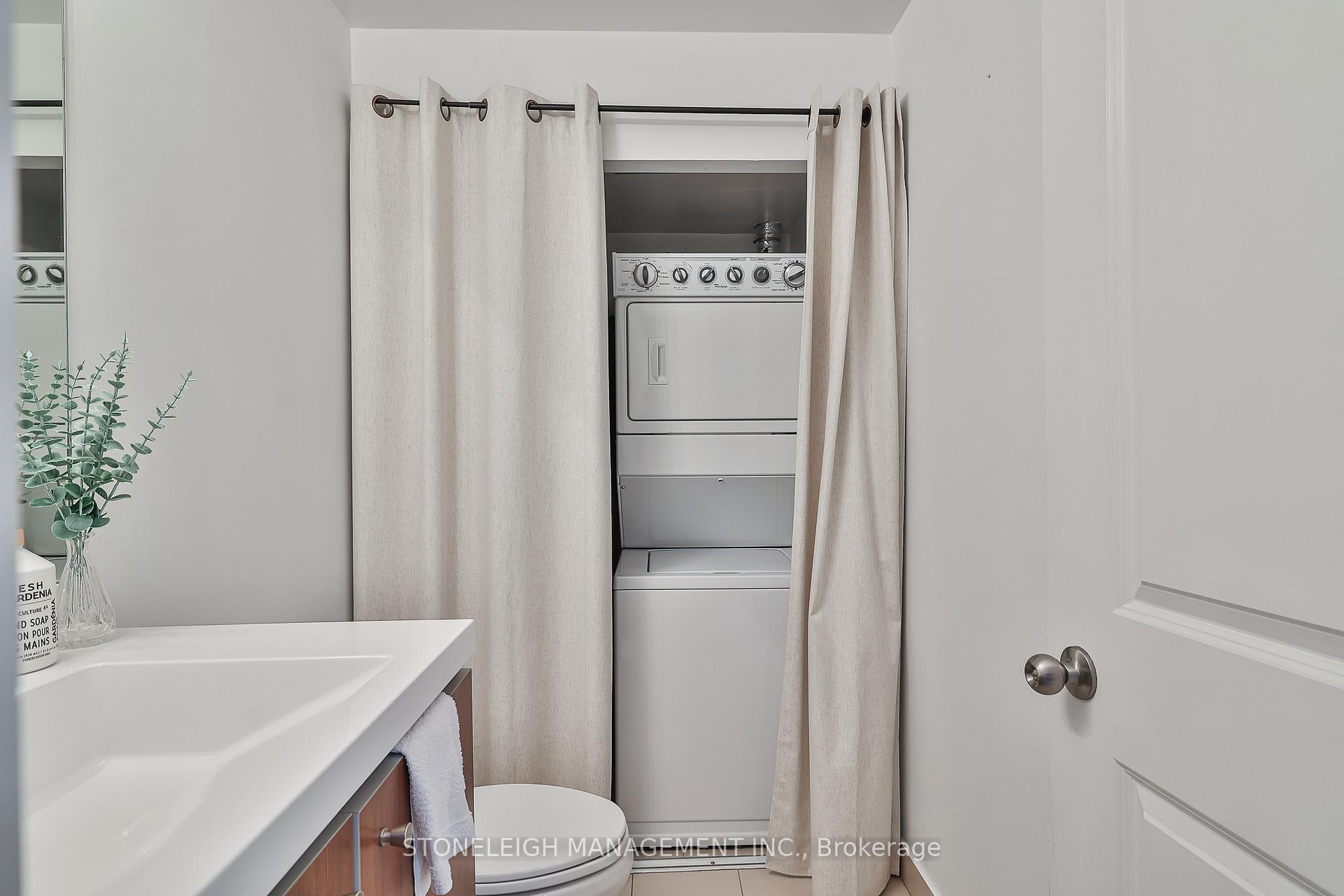 2 Bedrooms Condo at 105 George,  Toronto For sale
