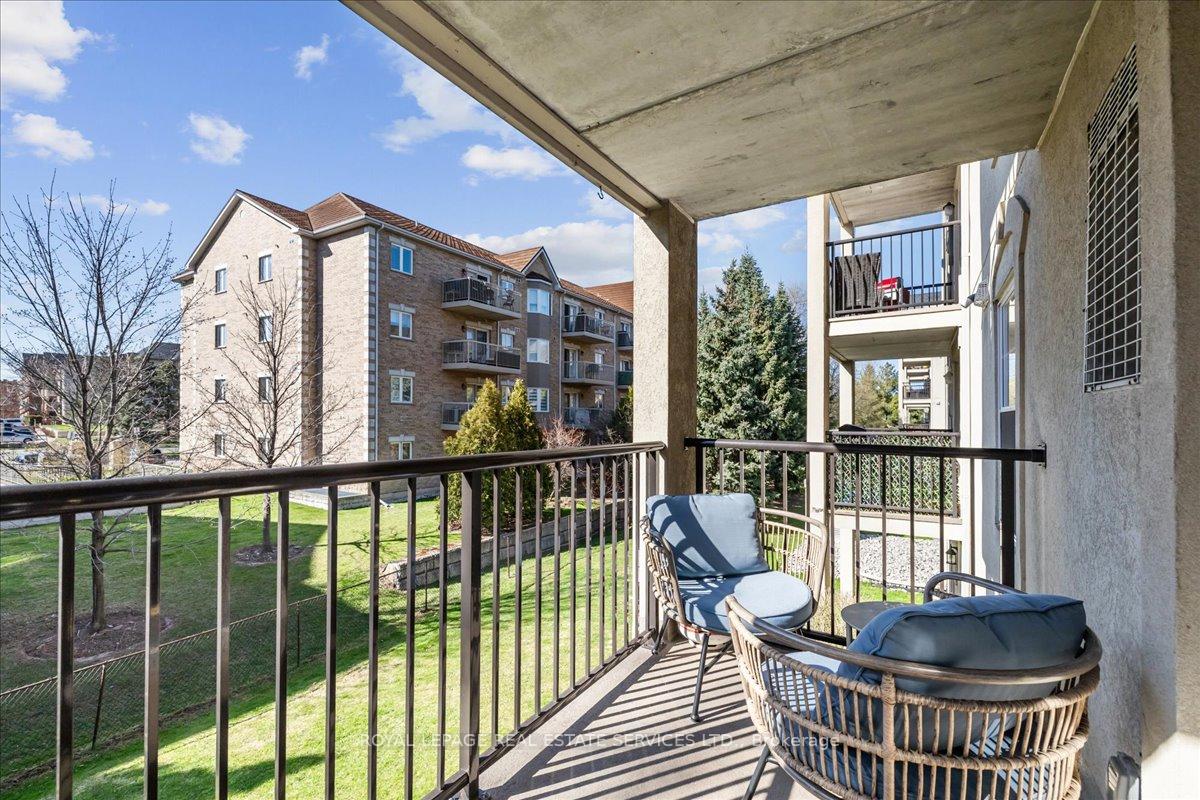 2 Bedrooms Condo at 1441 Walkers, Burlington For sale