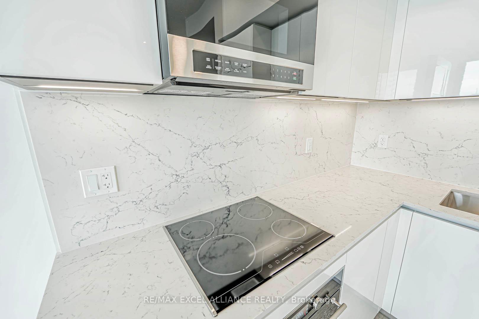 2 Bedrooms Condo at 8 Cumberland,  Toronto For sale