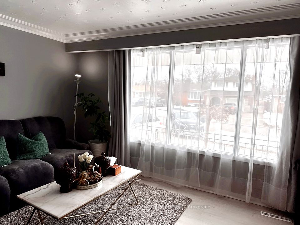 11 St Charles Drive, Thorold, ON L2V 2W3
