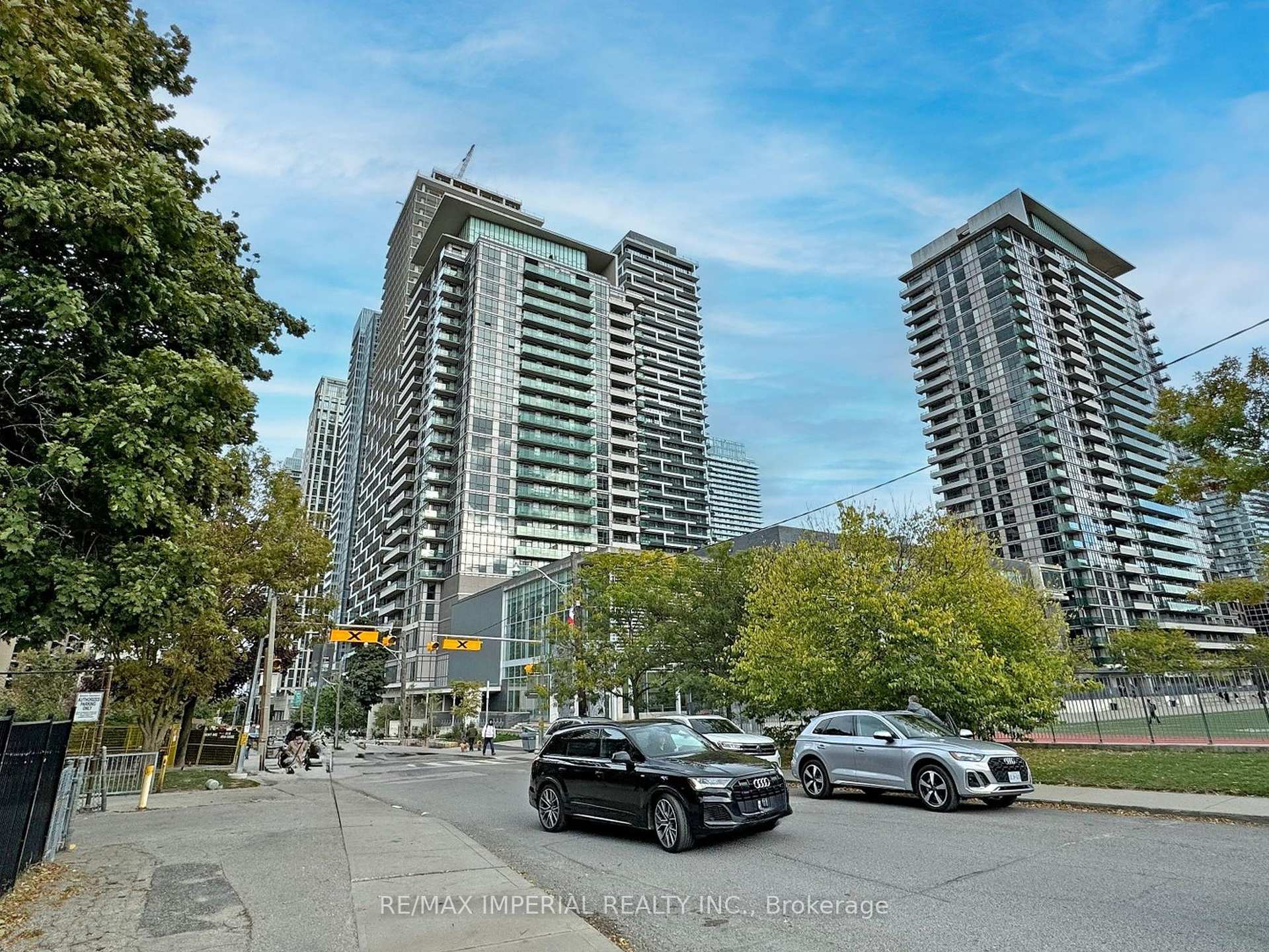 2 Bedrooms Condo at 25 Broadway, Toronto For sale