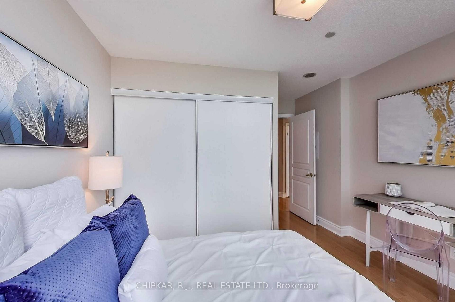 3 Bedrooms Condo at 15 Northtown,  Toronto For sale