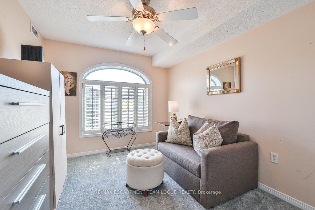 2 Bedrooms Condo at 216 Plains Road West, Burlington For sale