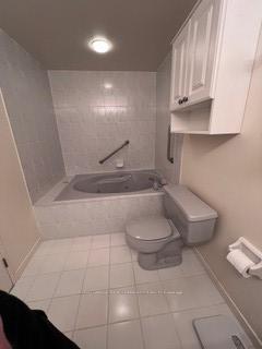 2 Bedrooms Condo at 100 Arbors, Vaughan For sale