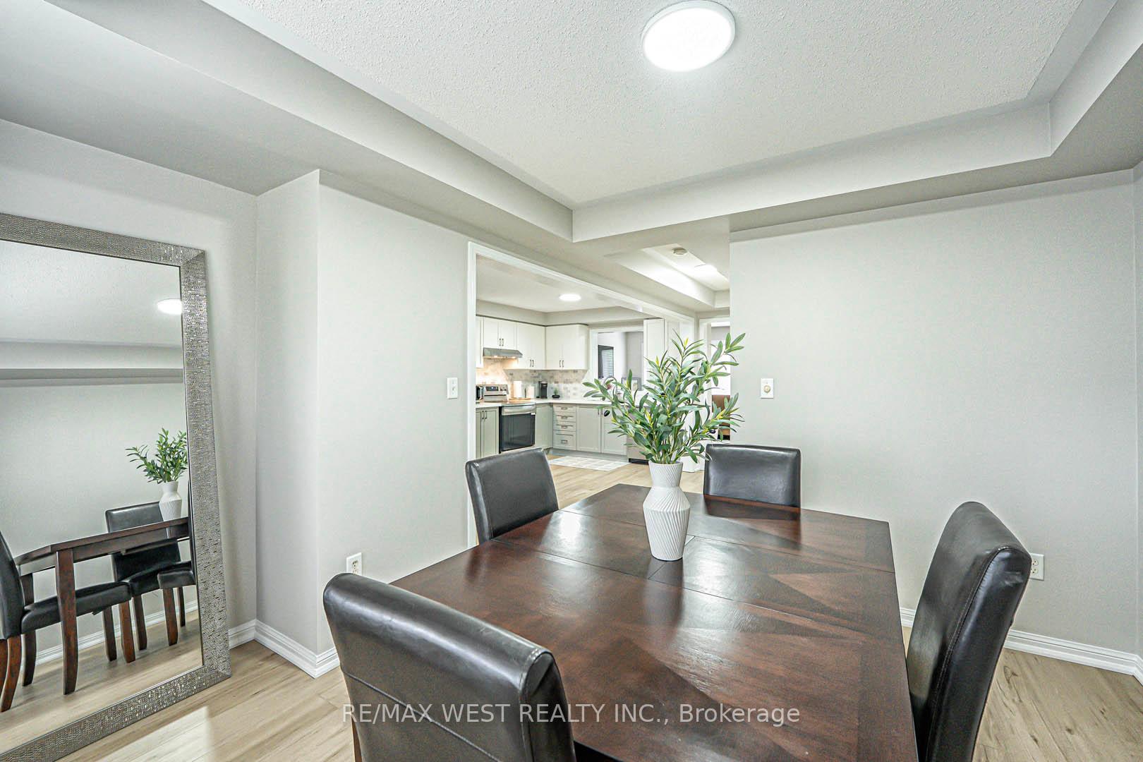 3 Bedrooms Condo at 3050 Rotary, Burlington For sale