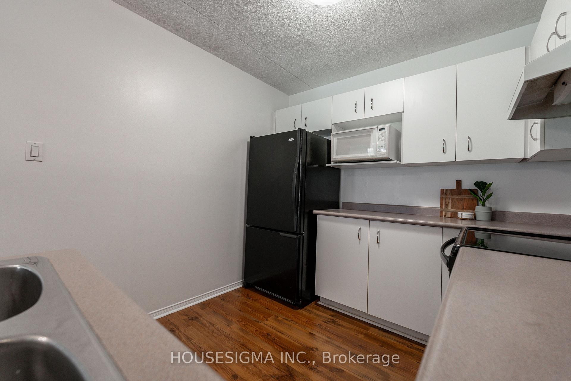 2 Bedrooms Condo at 2010 Cleaver, Burlington For sale