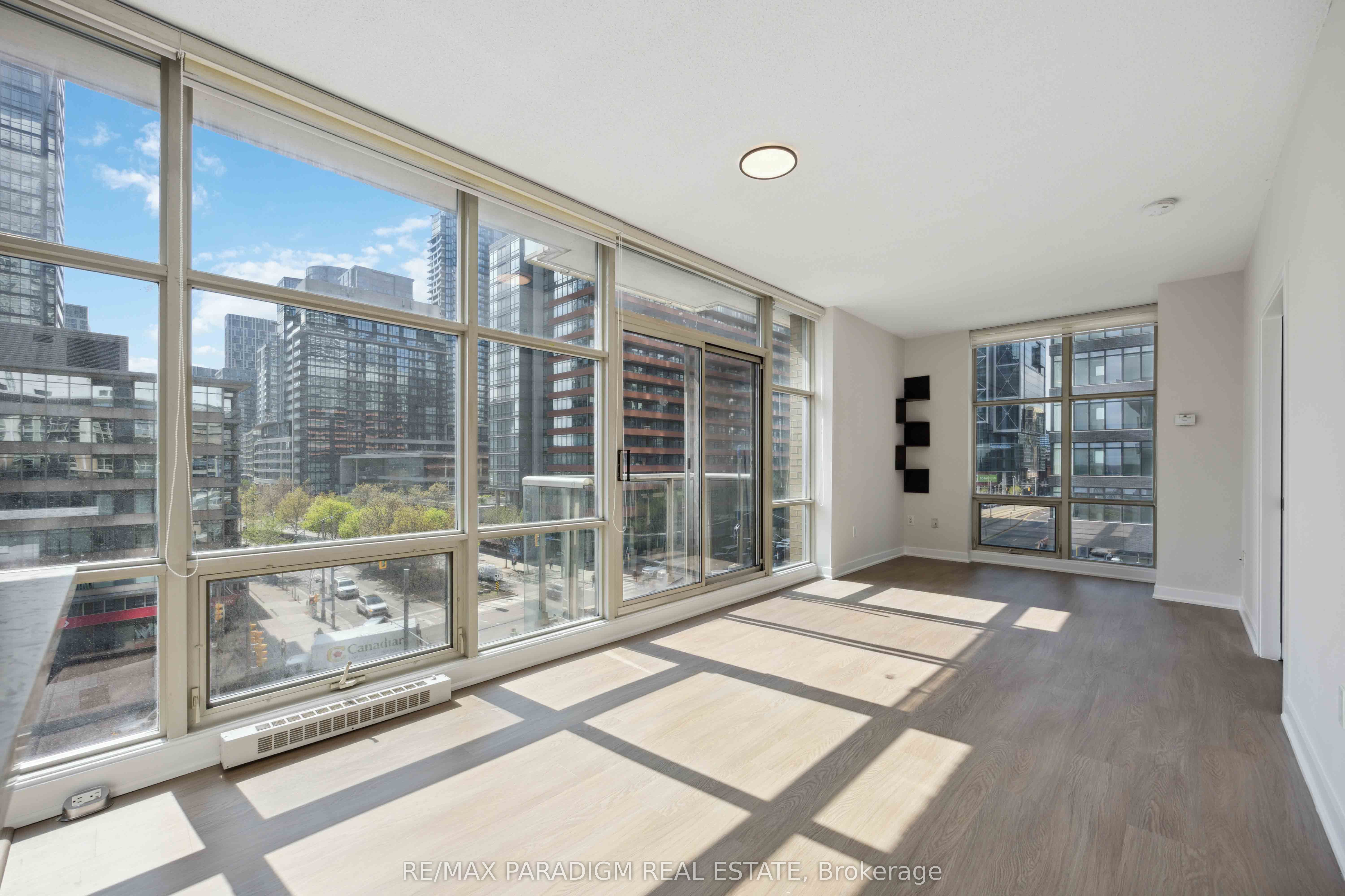9 Spadina Avenue, #611