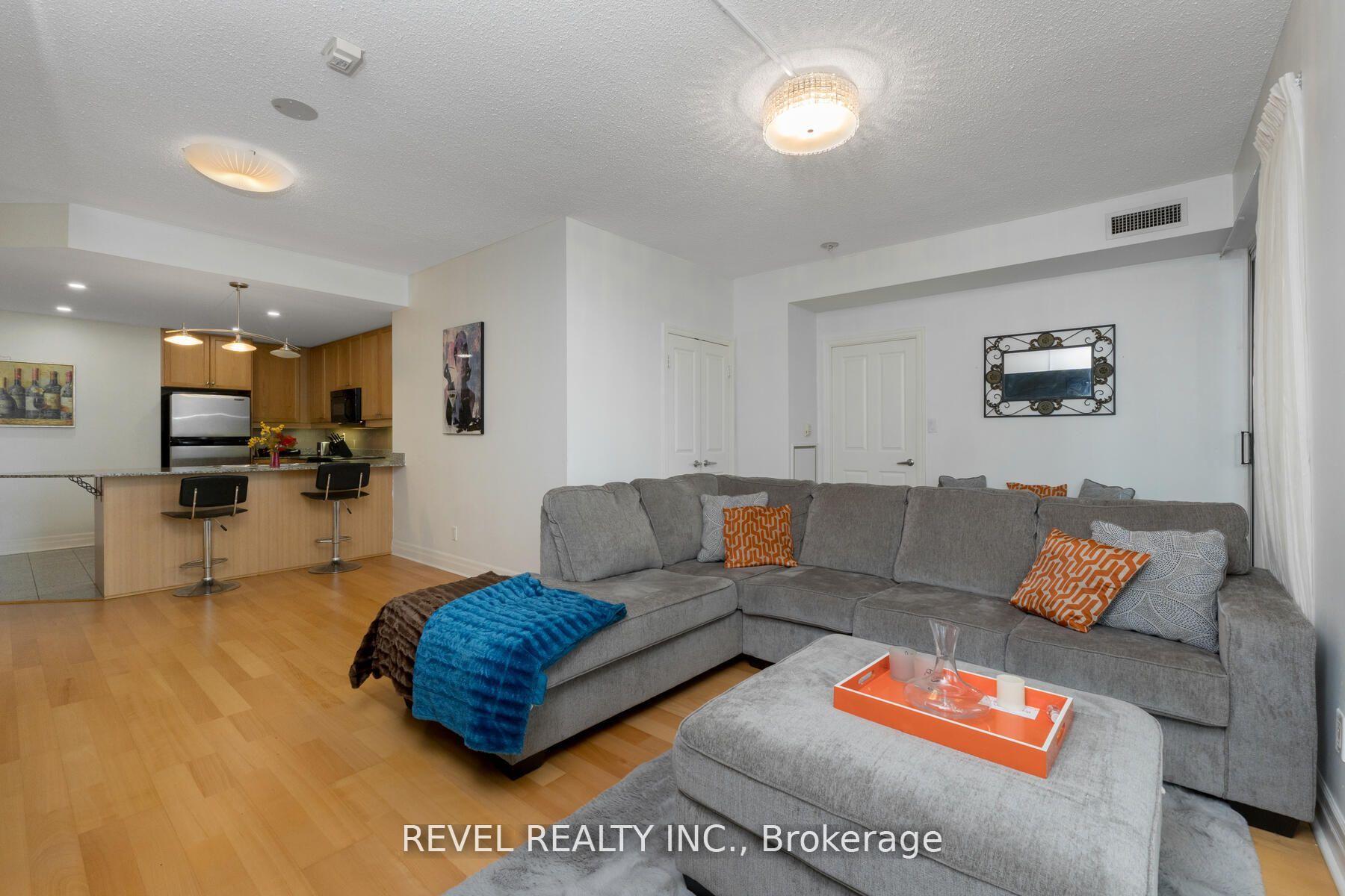 3 Bedrooms Condo at 88 Palace Pier, Toronto For sale