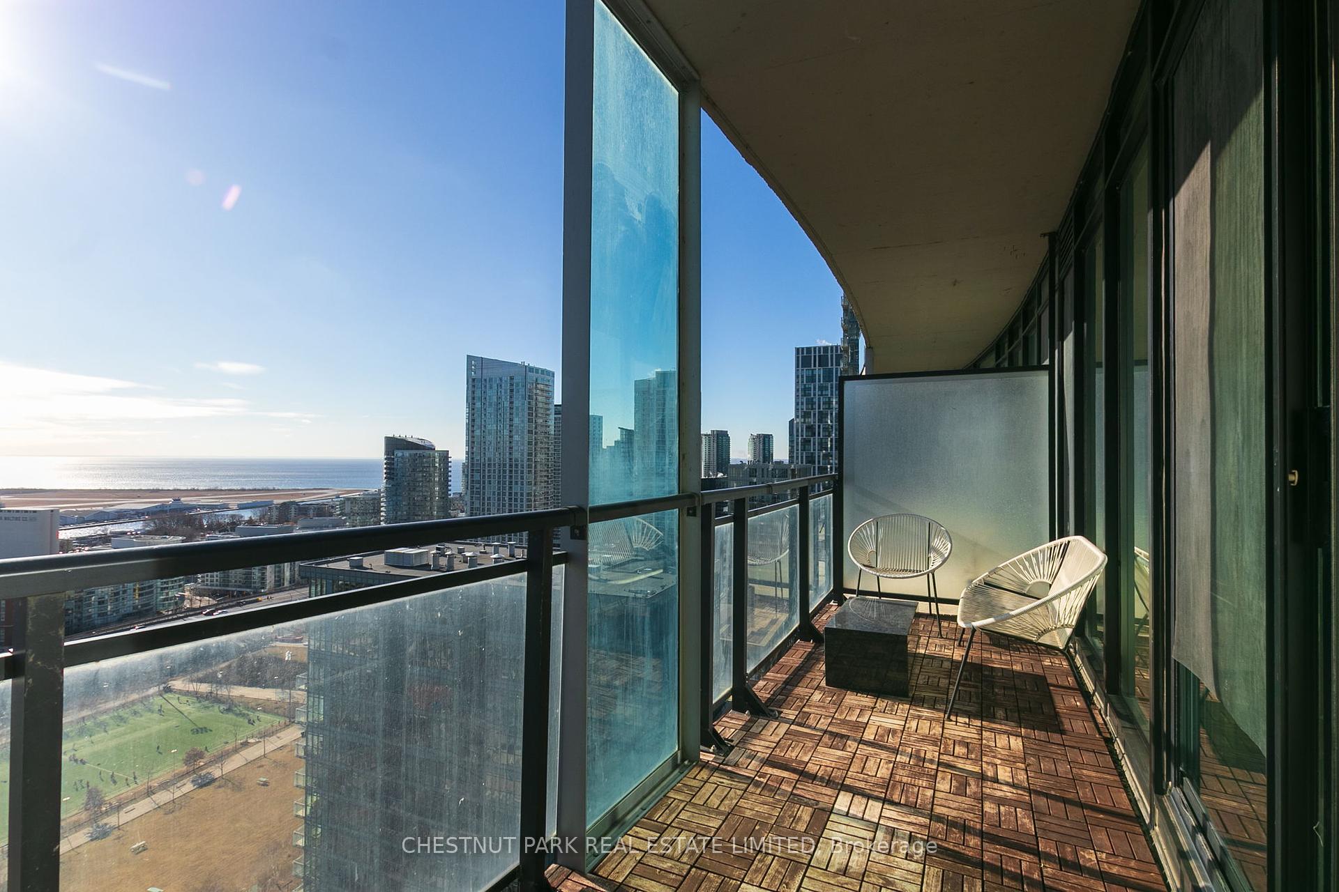 3 Bedrooms Condo at 25 Capreol, Toronto For sale