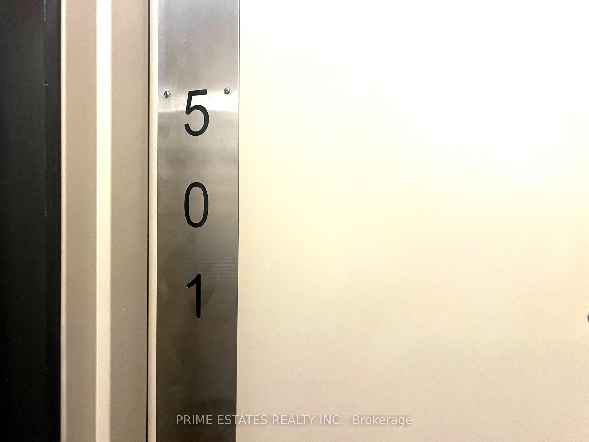 2 Bedrooms Condo at 70 Town Centre,  Toronto For sale