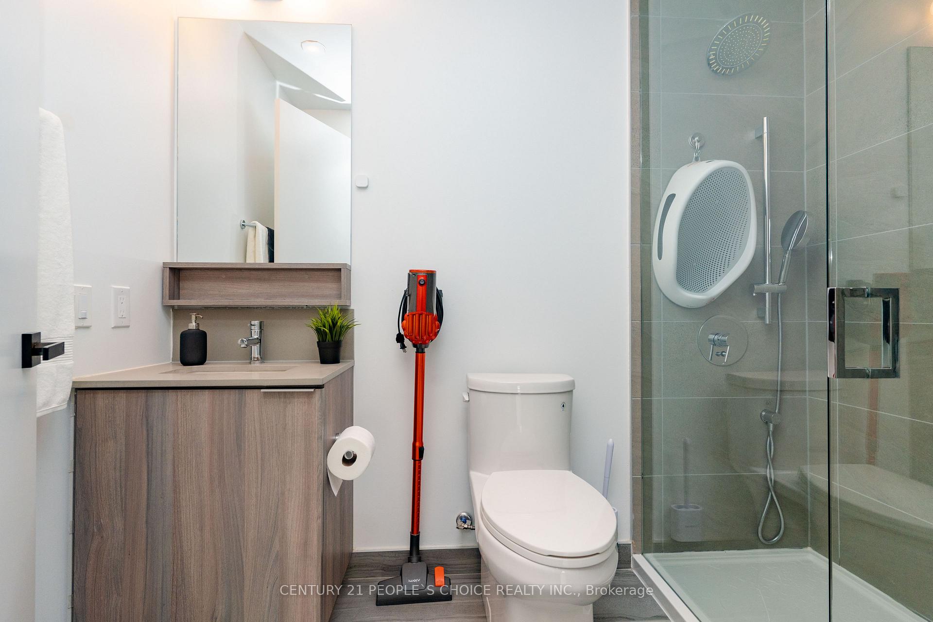 3 Bedrooms Condo at 950 Portage, Vaughan For sale